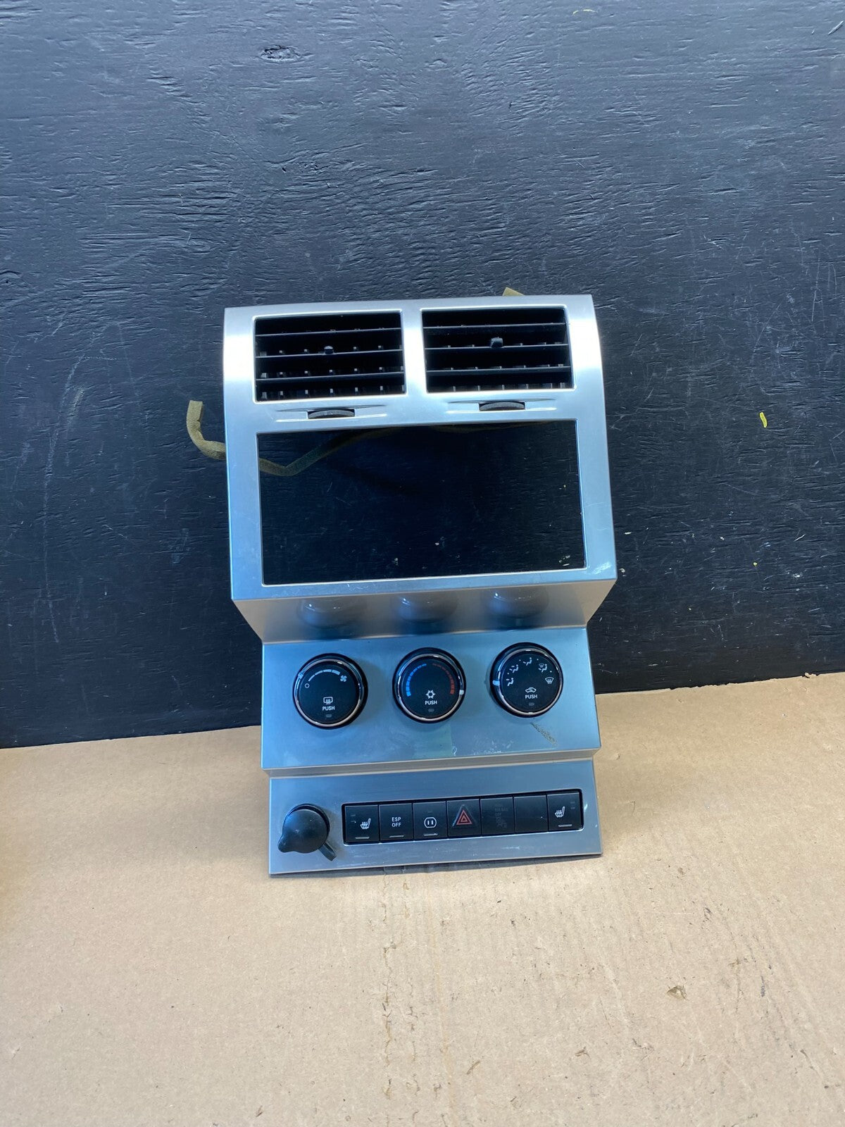 2007 to 2012 Dodge Nitro Dash Climate Temperature Control Radio Bezel M1504 DG0