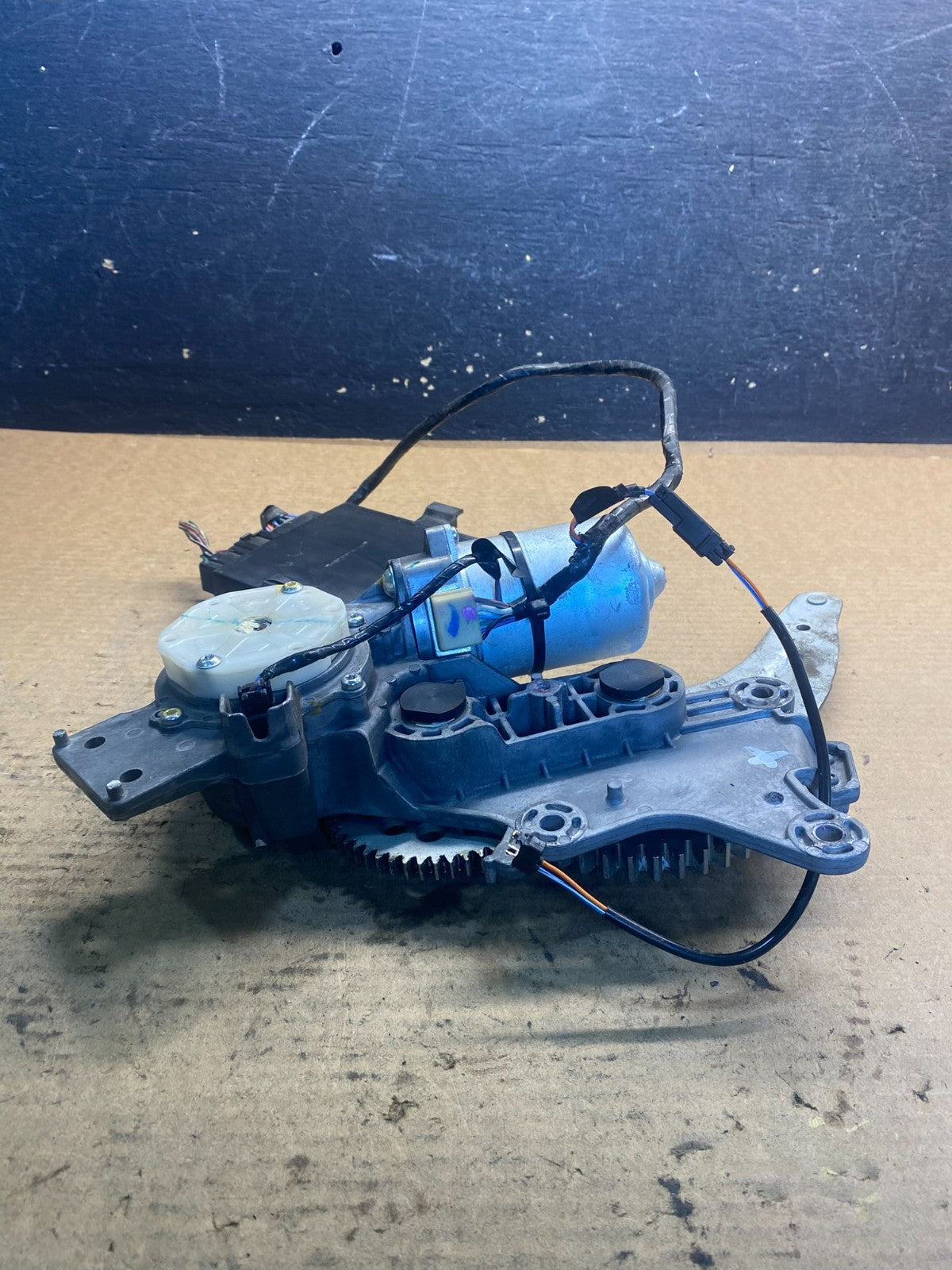 2009 to 2016 GMC Acadia Rear Trunk Liftgate Power Motor Actuator OEM AA0740 DG1