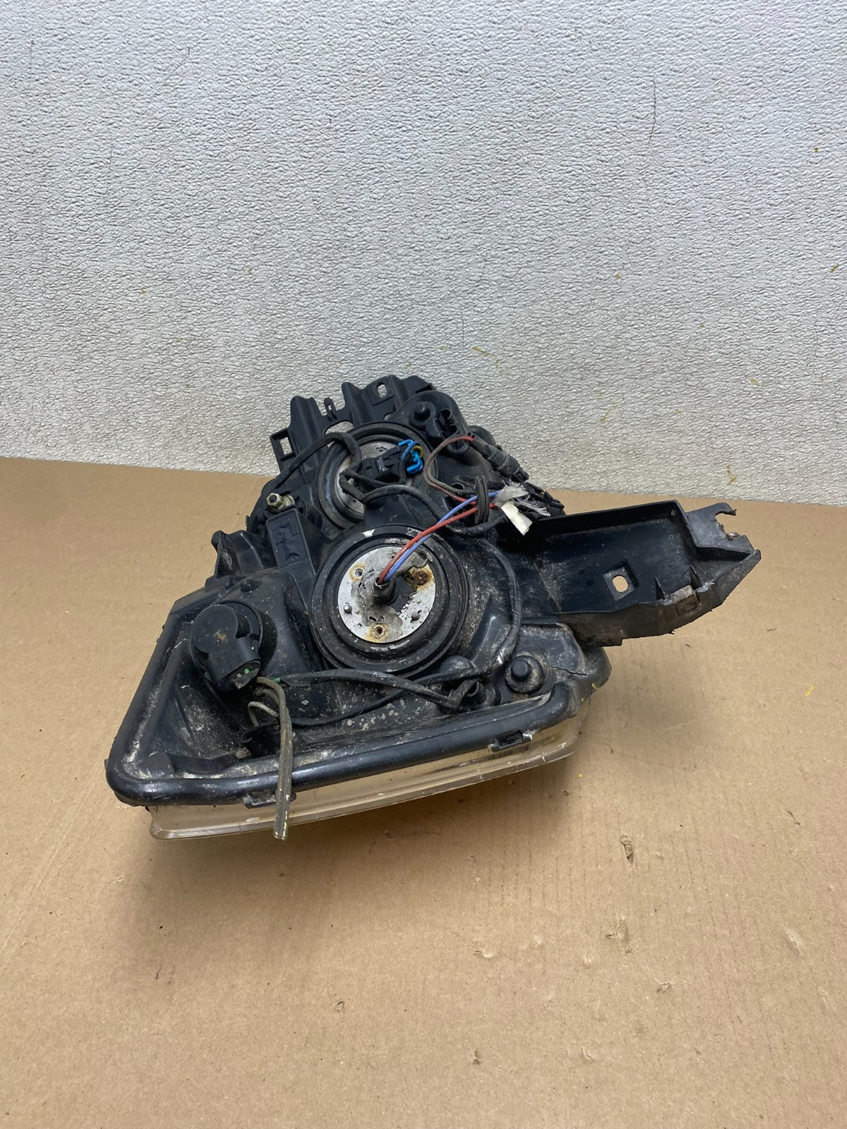2004 to 2007 Nissan Armada Left Driver Lh Side Headlight Halogen R8103 DW10