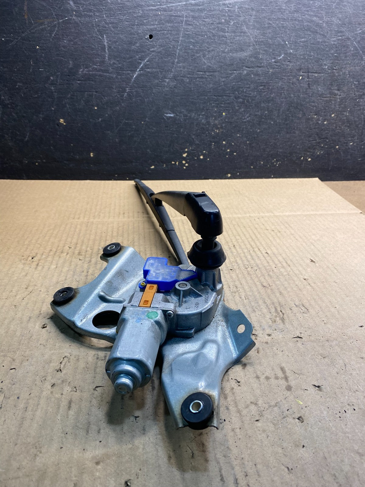 2010 to 2014 Subaru Legacy Outback Rear Wiper Motor Z47404