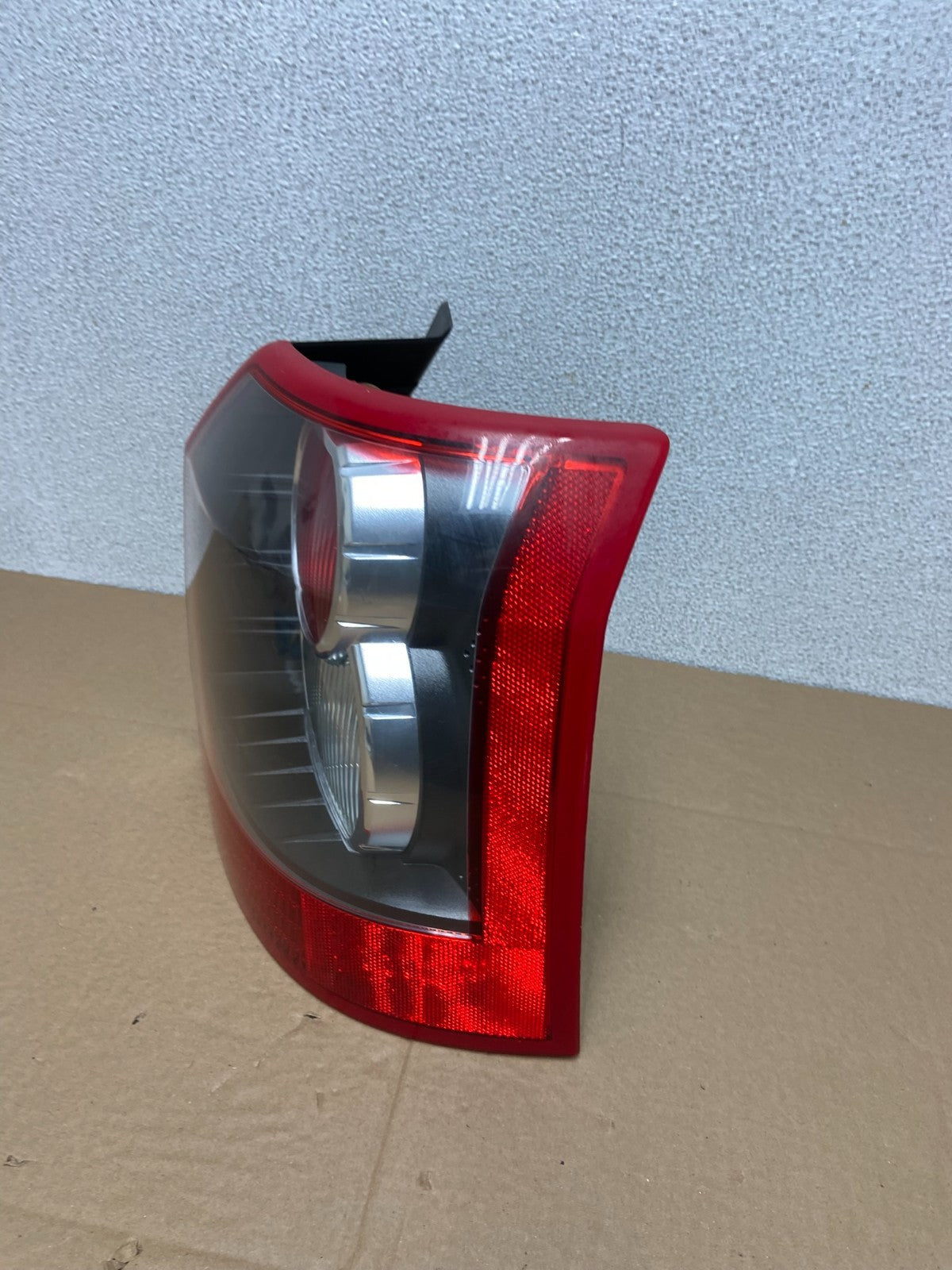2008 to 2010 Land Rover Lr2 Right Passenger RH Side Tail Light Oem AB6081 DW1