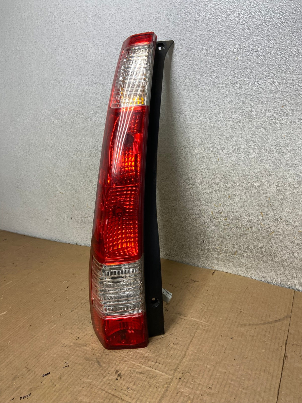 2005 to 2006 Honda Cr-v Crv Left Driver LH Tail Light AI8040 LK1