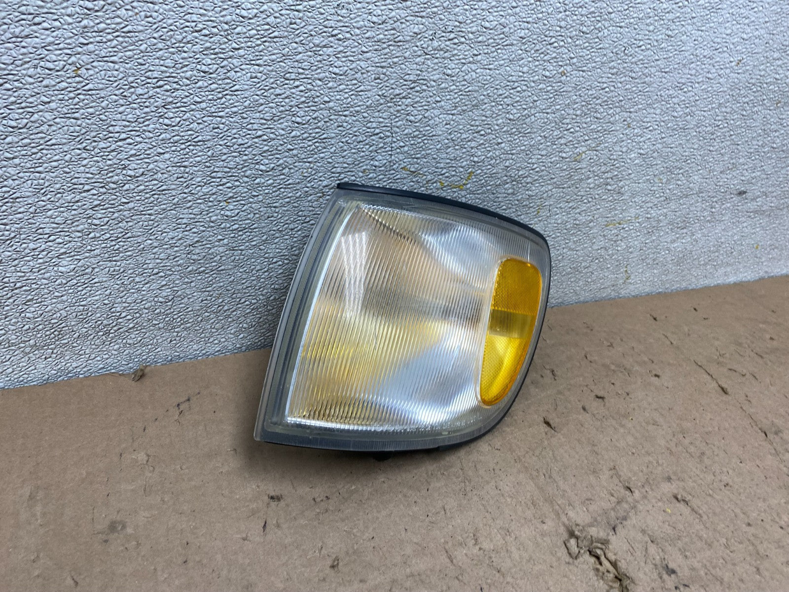 1998 to 2000 Toyota Sienna Left Driver Side Turn Signal Marker Lamp W2978 DW2