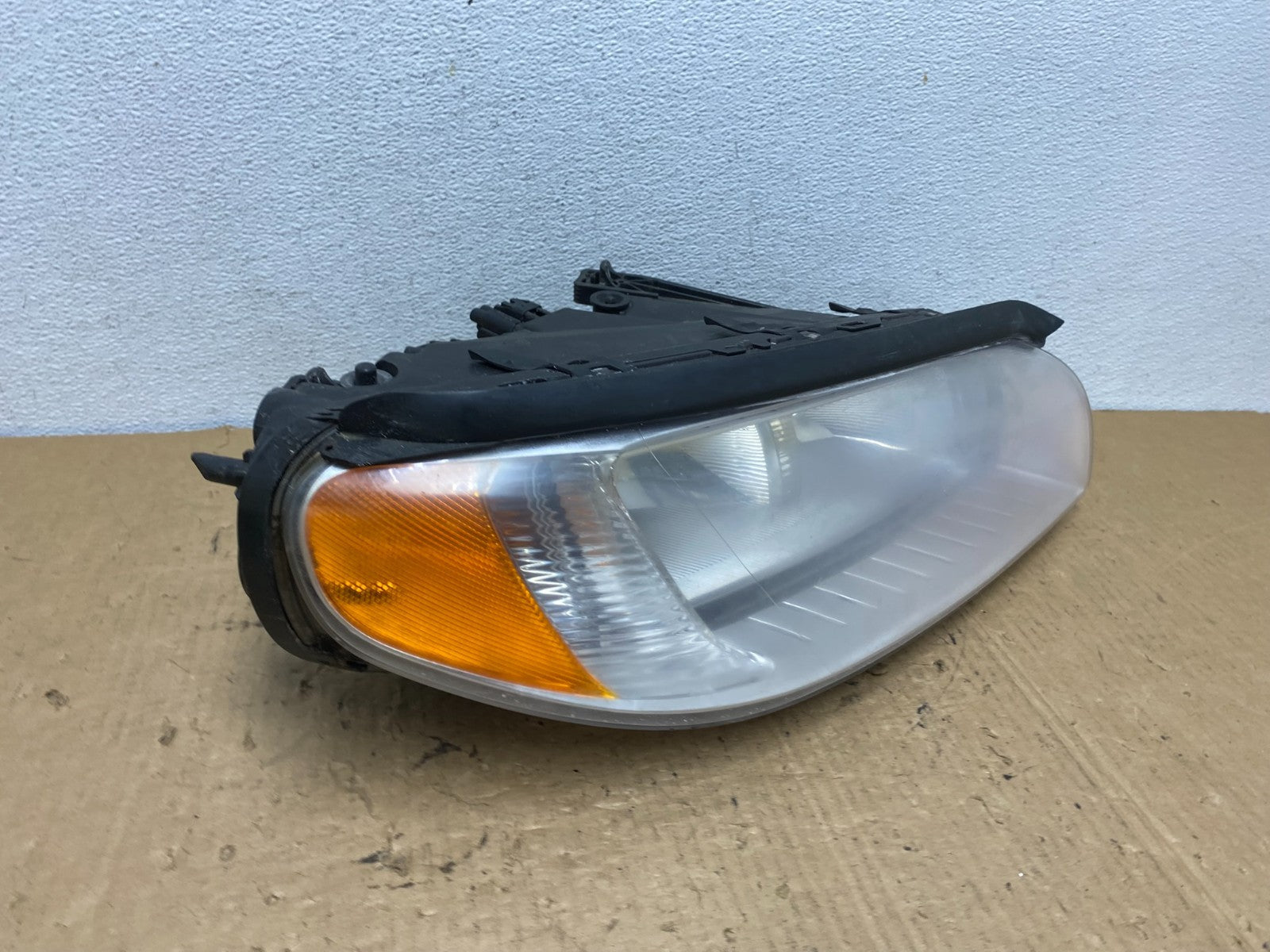 2008 to 2013 Volvo XC70 V70 S80 Right Passenger Side Halogen Headlight AC8174 DW2