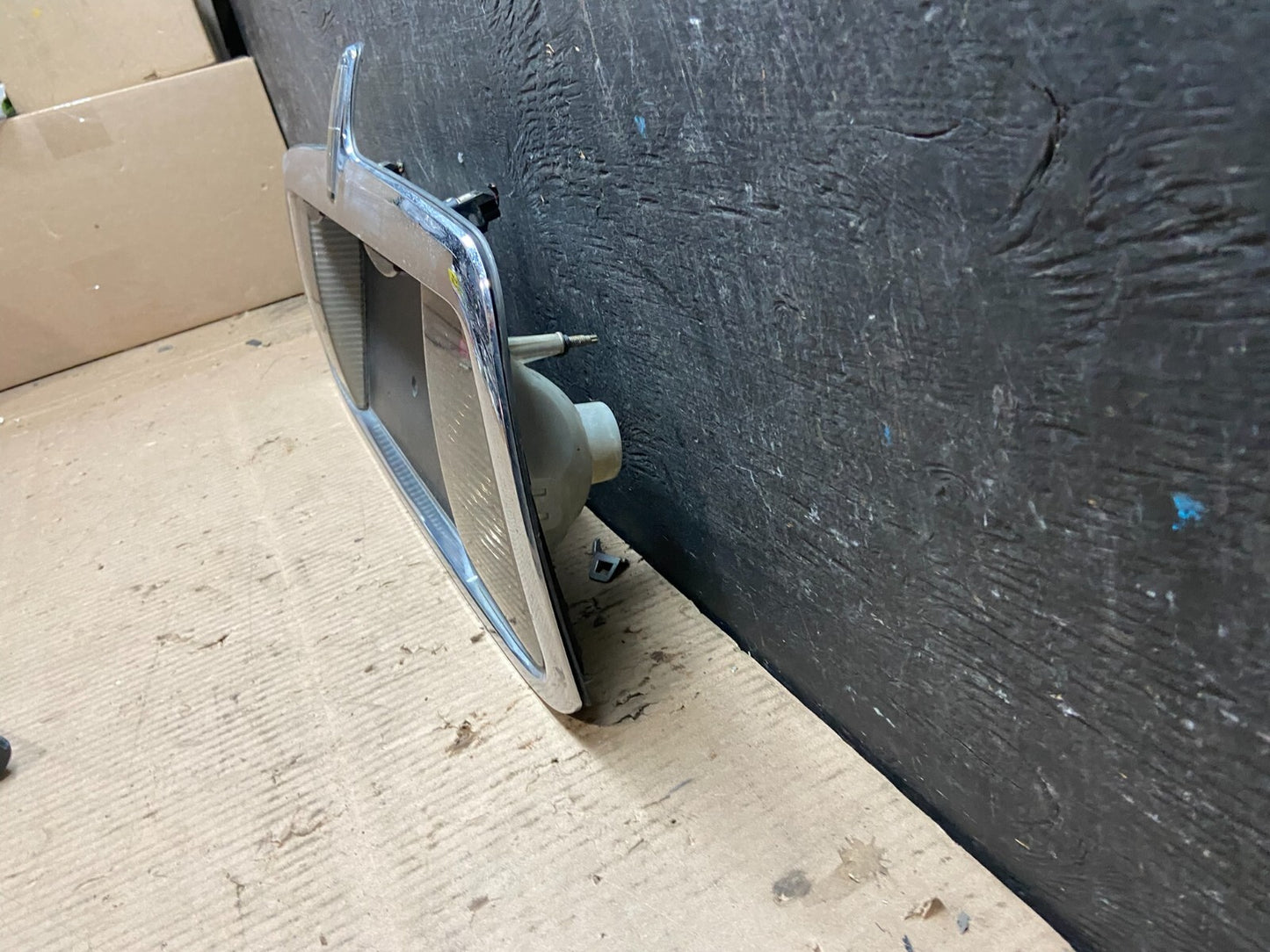 2000- 2002 Lincoln LS Rear Finish Panel Trunk Panel Chrome OEM H6556 PS1