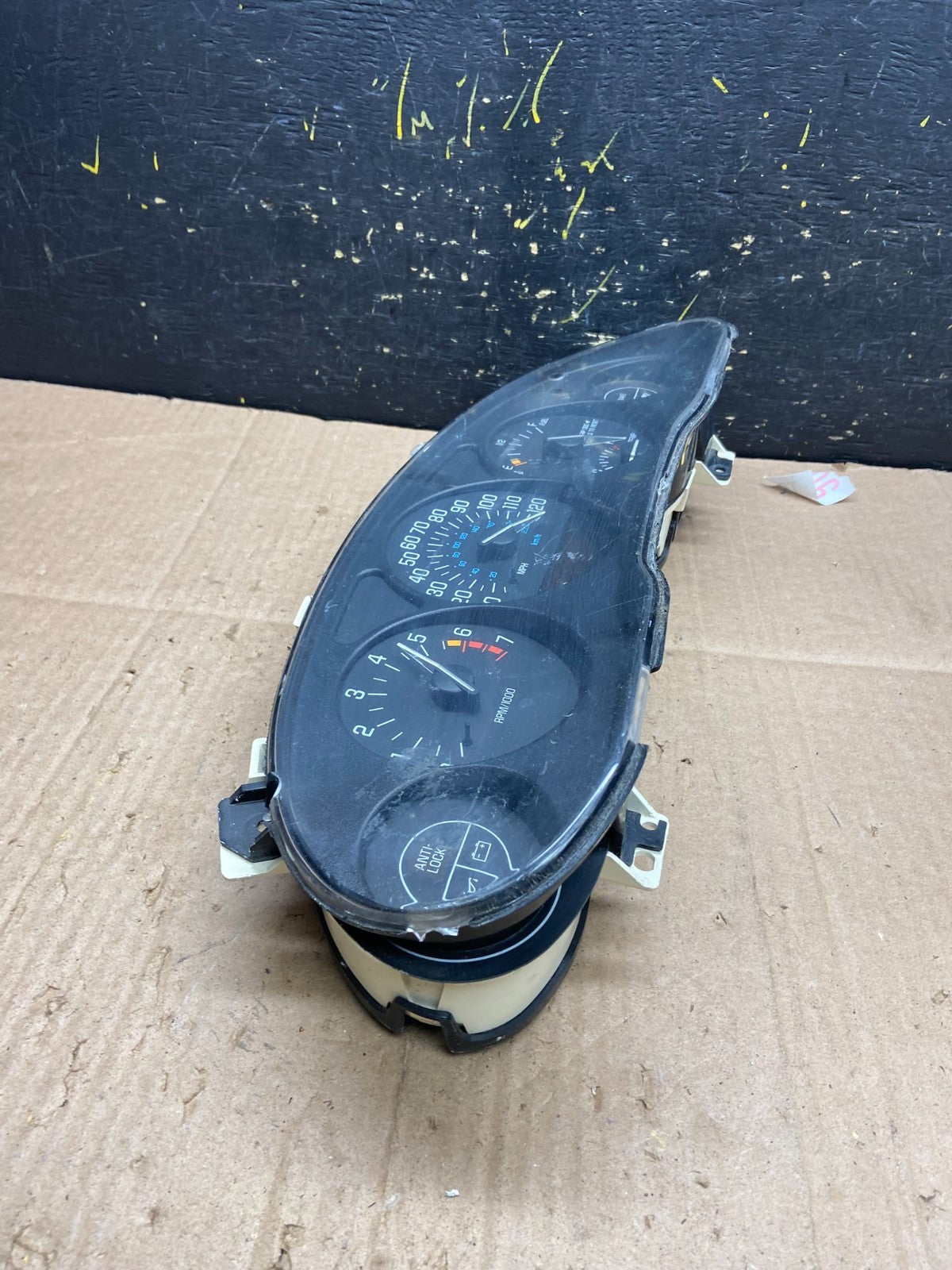 1999 to 2004 Buick Regal Dash Speedometer Cluster Gauge Oem AA8110 DG2