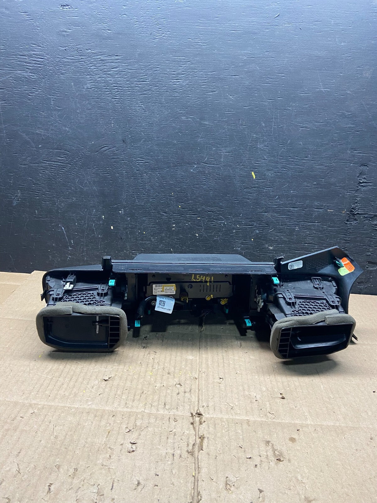 2020 to 2023 Ford  Explorer Console Radio Display Screen Air Vents L5491 DG Oem4