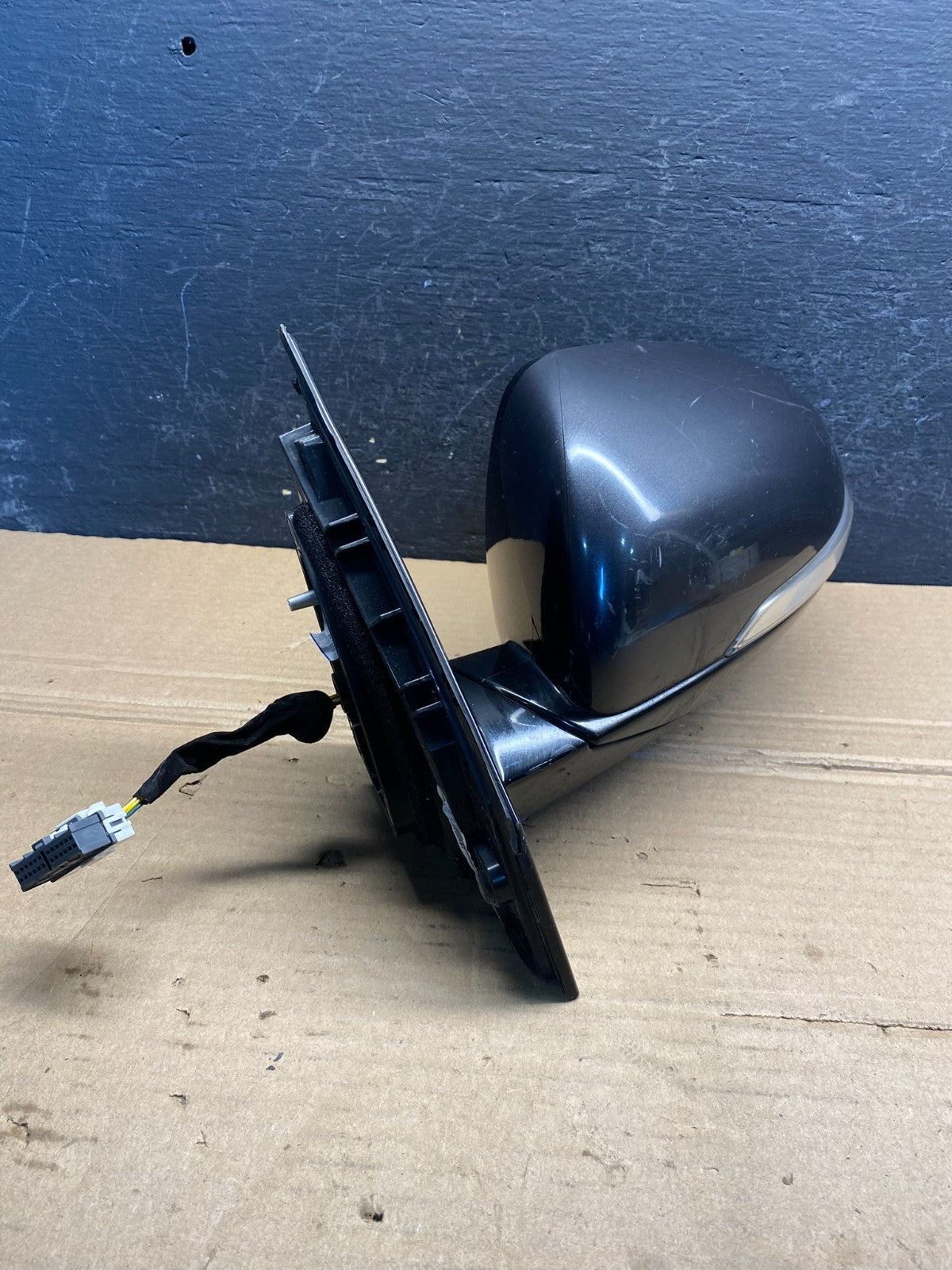 2016 to 2020 Kia Sorento Left Driver LH Door Mirror Turn Signal AE8130 DG1