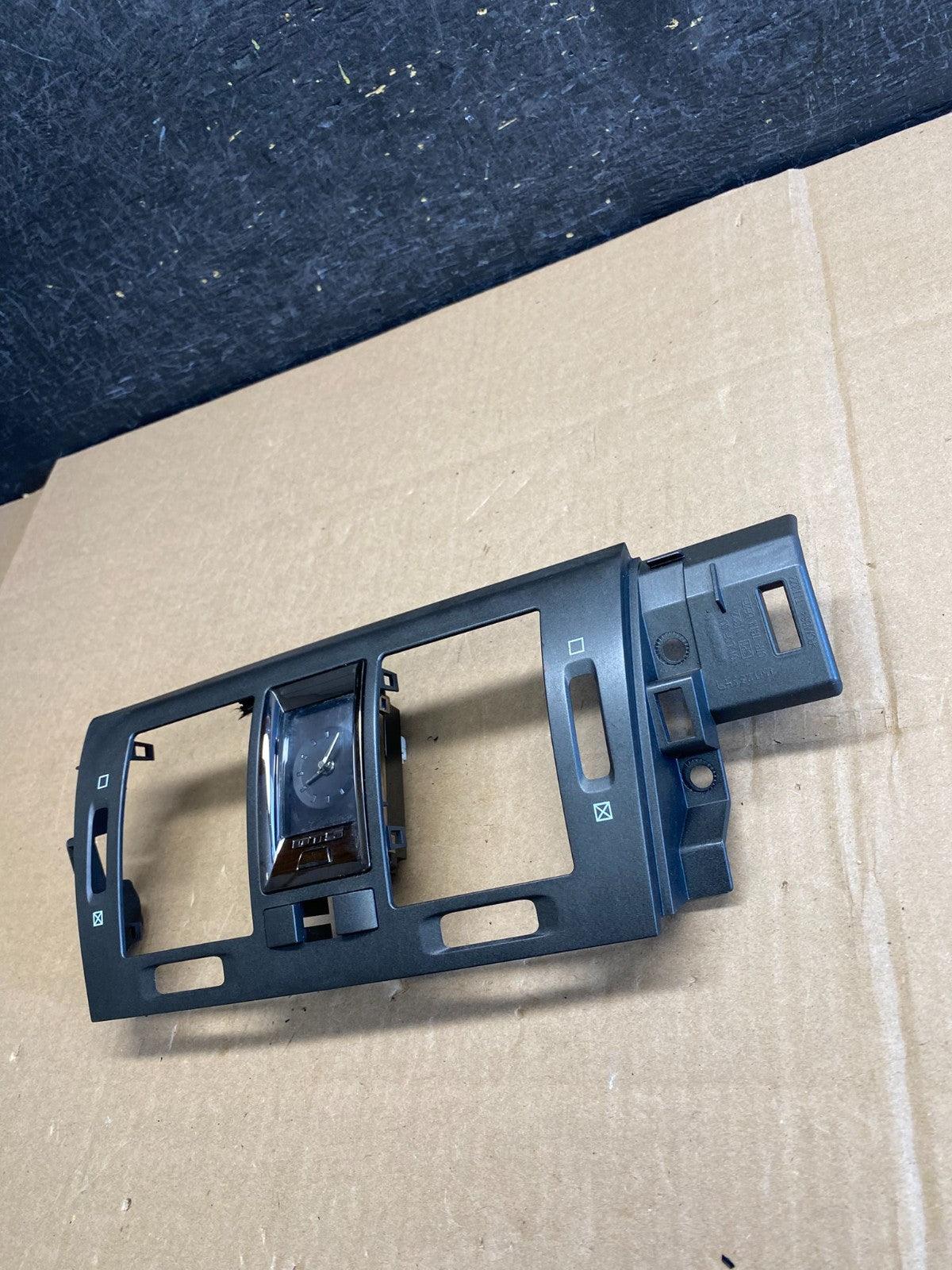 2006 to 2011 Cadillac DTS Dash Center Air Vent Heater Bezel ai3004 DG2
