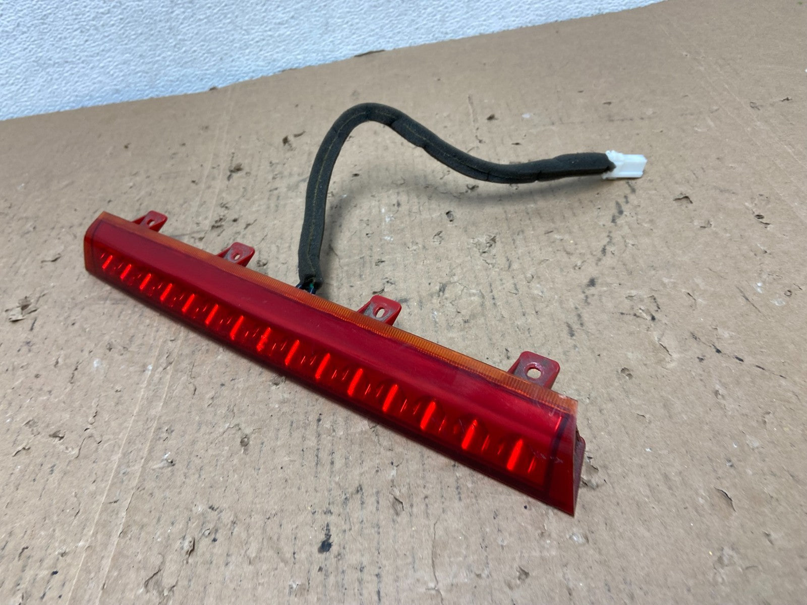 2007 to 2012 Hyundai Veracruz Rear 3rd Brake Light Lamp ad8165 DG1