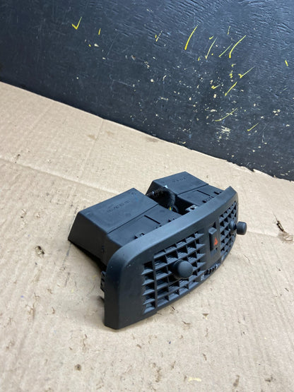 2004 to 2009 Cadillac SRX Front Center Dash A/C Air Vent Y5237 DG1