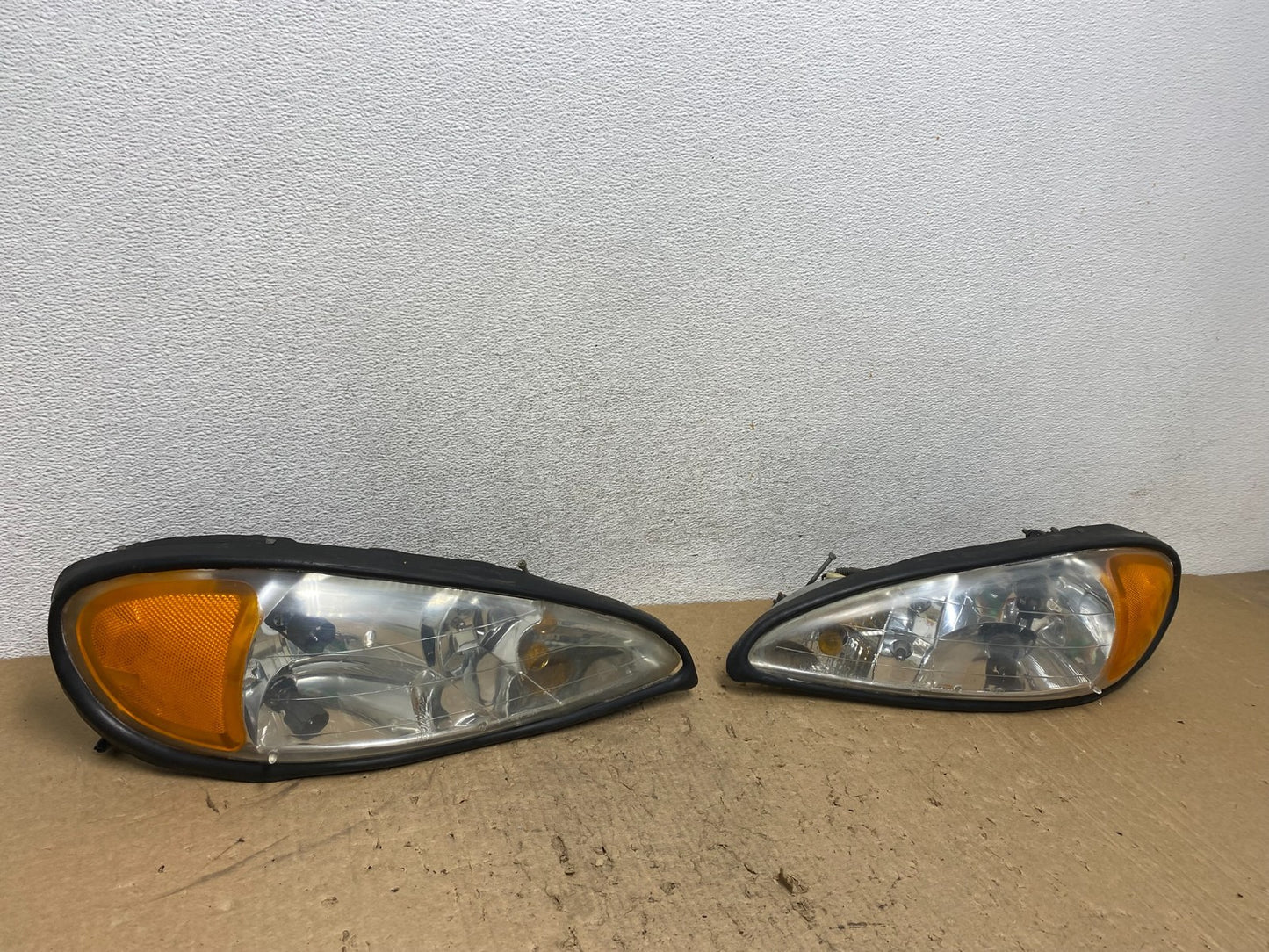 1999 to 2005 Pontiac Grand Am Left+Right Set Headlights AG1428 DW2