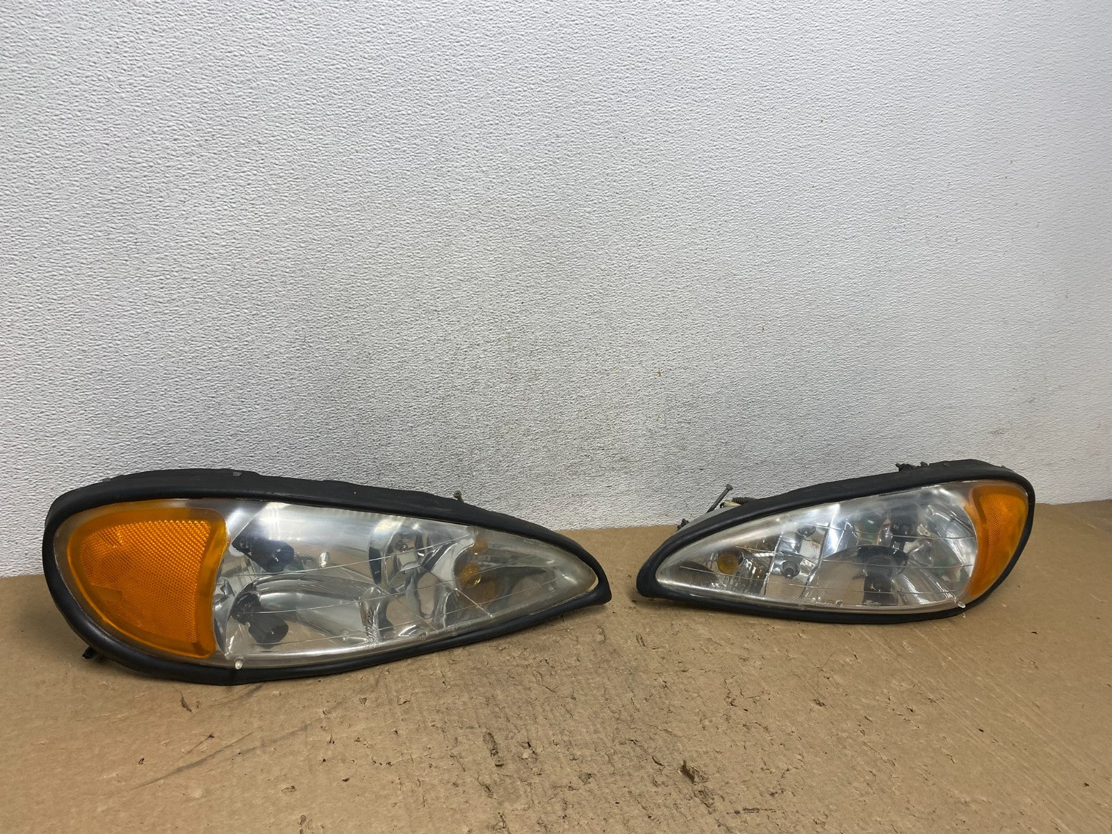1999 to 2005 Pontiac Grand Am Left+Right Set Headlights AG1428 DW2