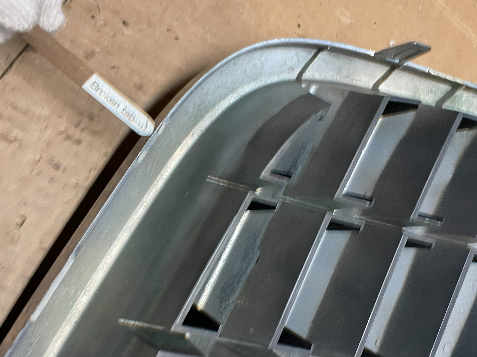 2008 to 2010 Chrysler Town & Country Front Upper Grill Grille Oem  Y1253 DG7
