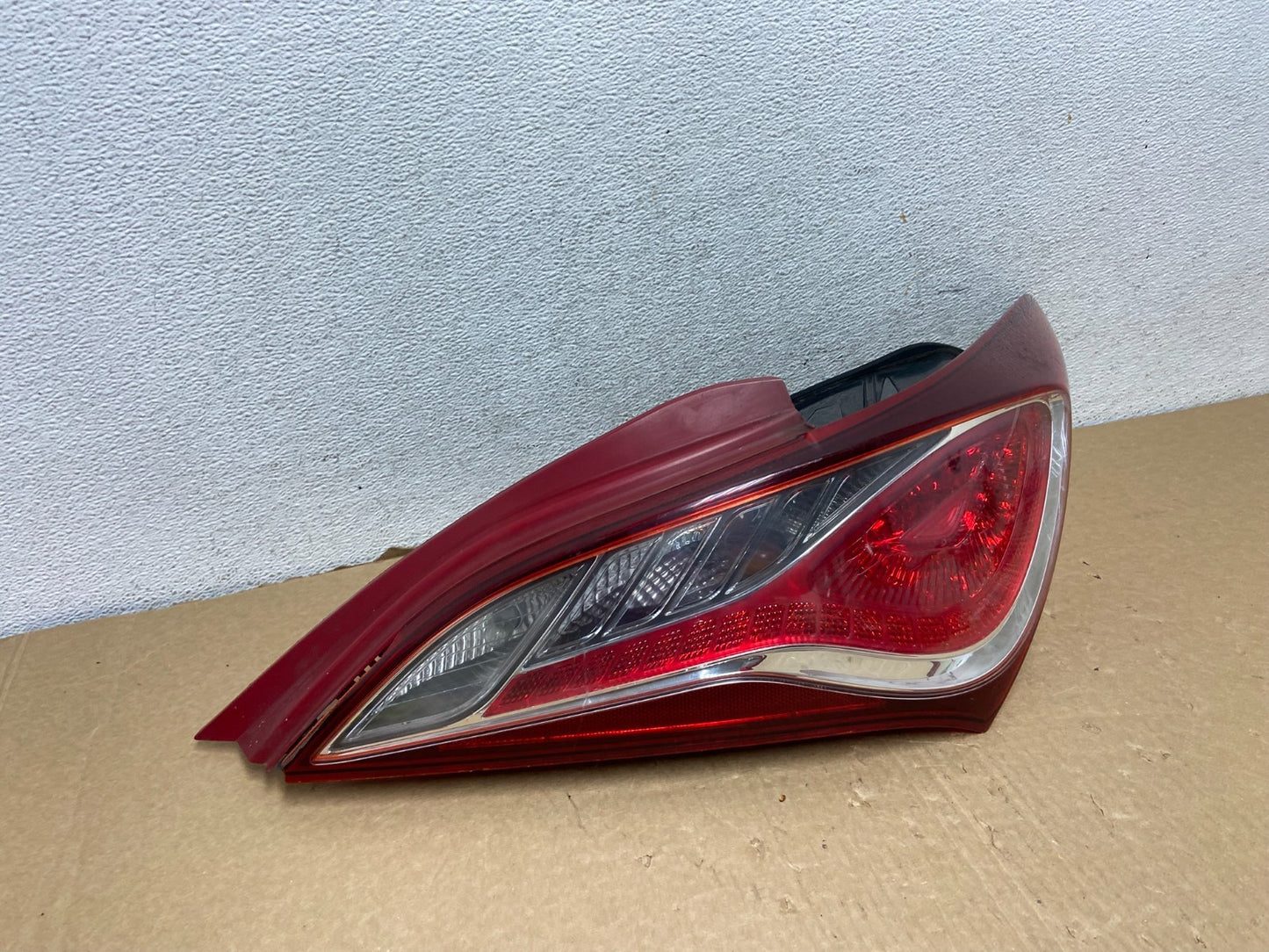 2013-2016 Hyundai Genesis Coupe Right Passenger RH Tail Light AF7327 DW2