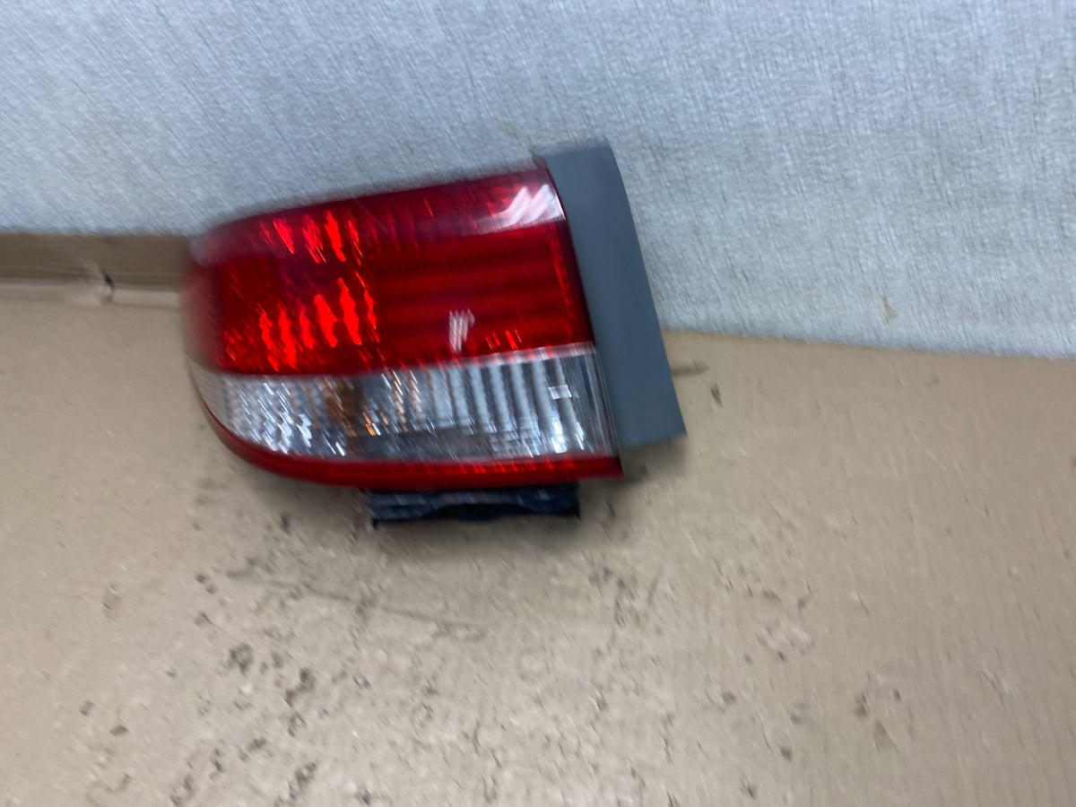 2003 to 2004 Honda Accord Sedan Left Driver Lh Side Tail light U1276 DW1