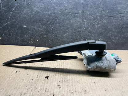 2013-2016 Nissan Pathfinder Back Door Rear Wiper Motor Wiper Blade V8828 DG3