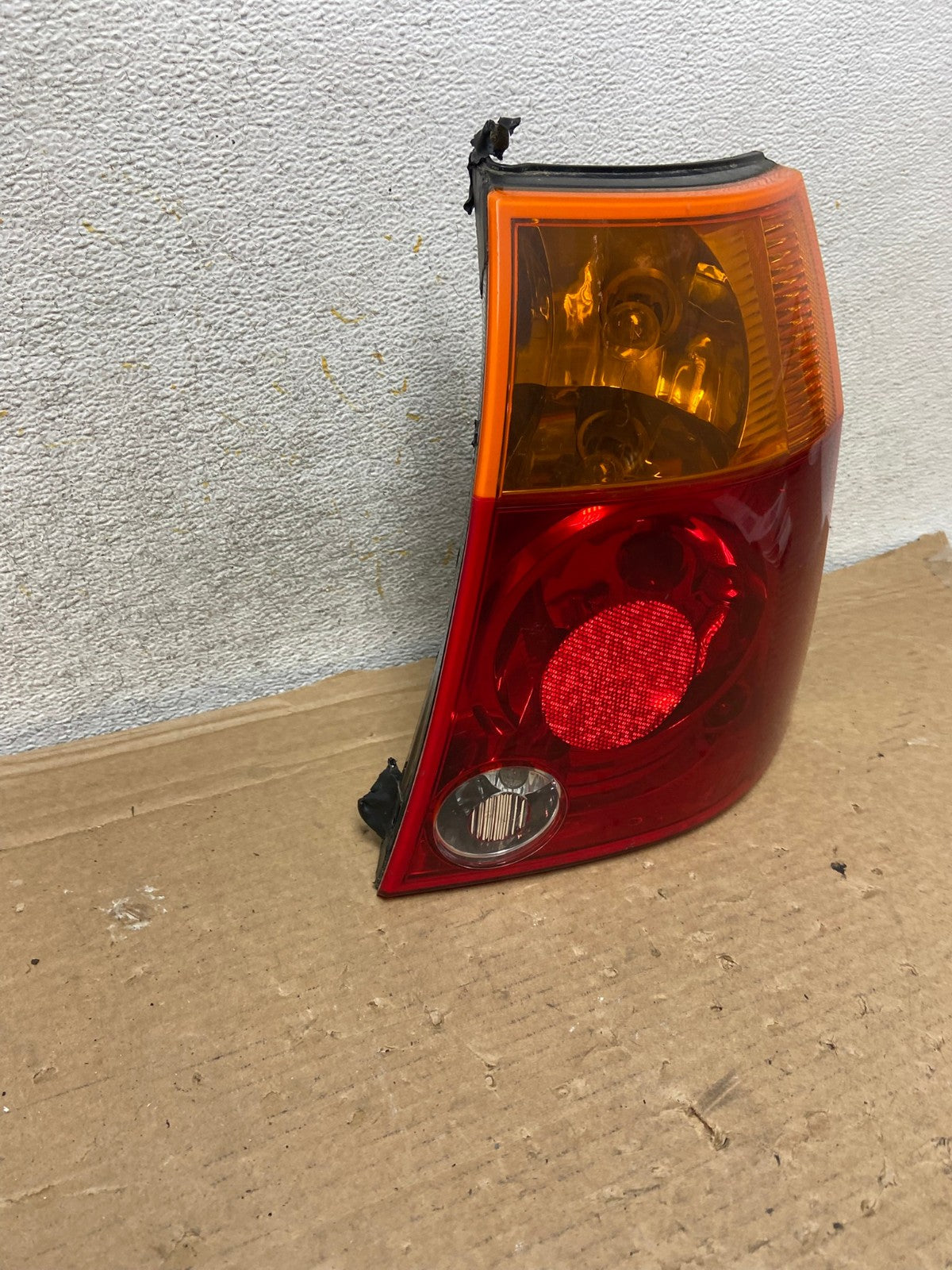 2004 to 2006 Chrysler Pacifica Right Passenger Rh Side Tail Light AH8408 LK2