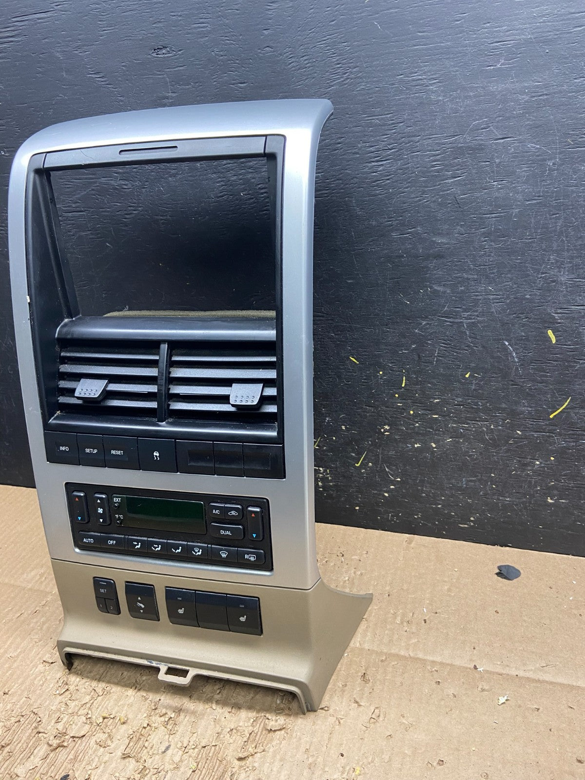 2006 - 2010 Ford Explorer Radio Heater Climate A/C Control Bezel  Trim V7690 DG1