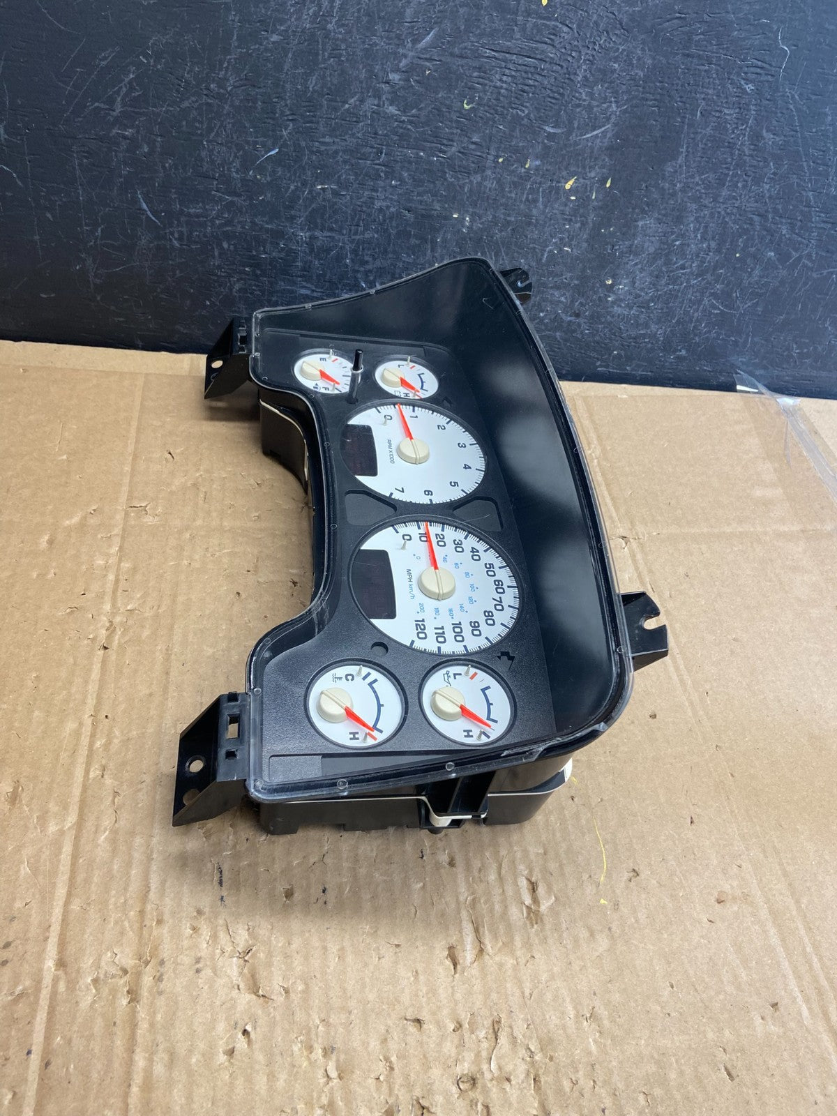 2004 2005 Dodge Ram 1500 Instrument Speedometer Gauge Cluster AD2270 DG2