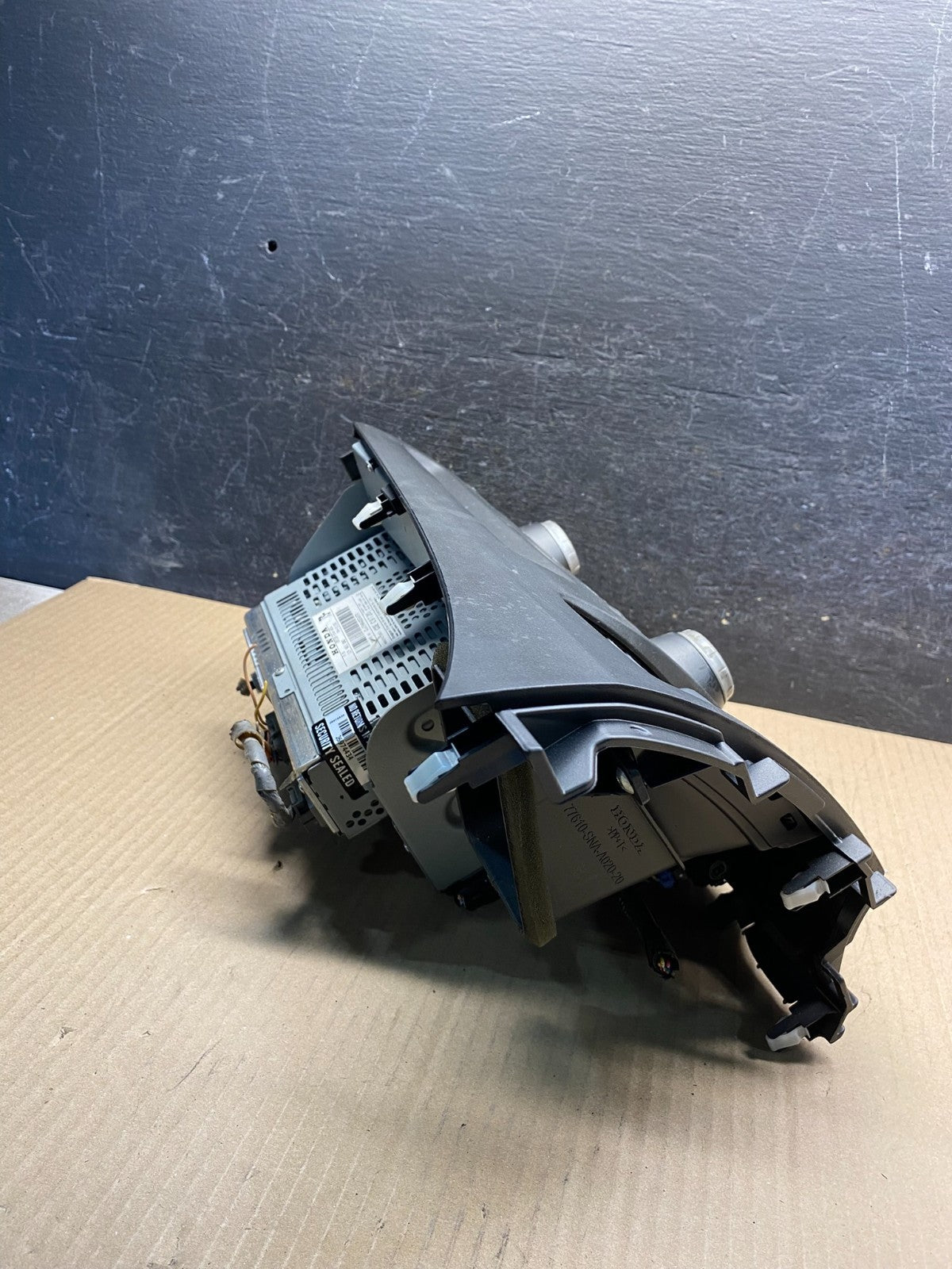2006 - 2011 Honda Civic Radio AM/FM Climate Control Air Vent Bezel AI0323 DG2