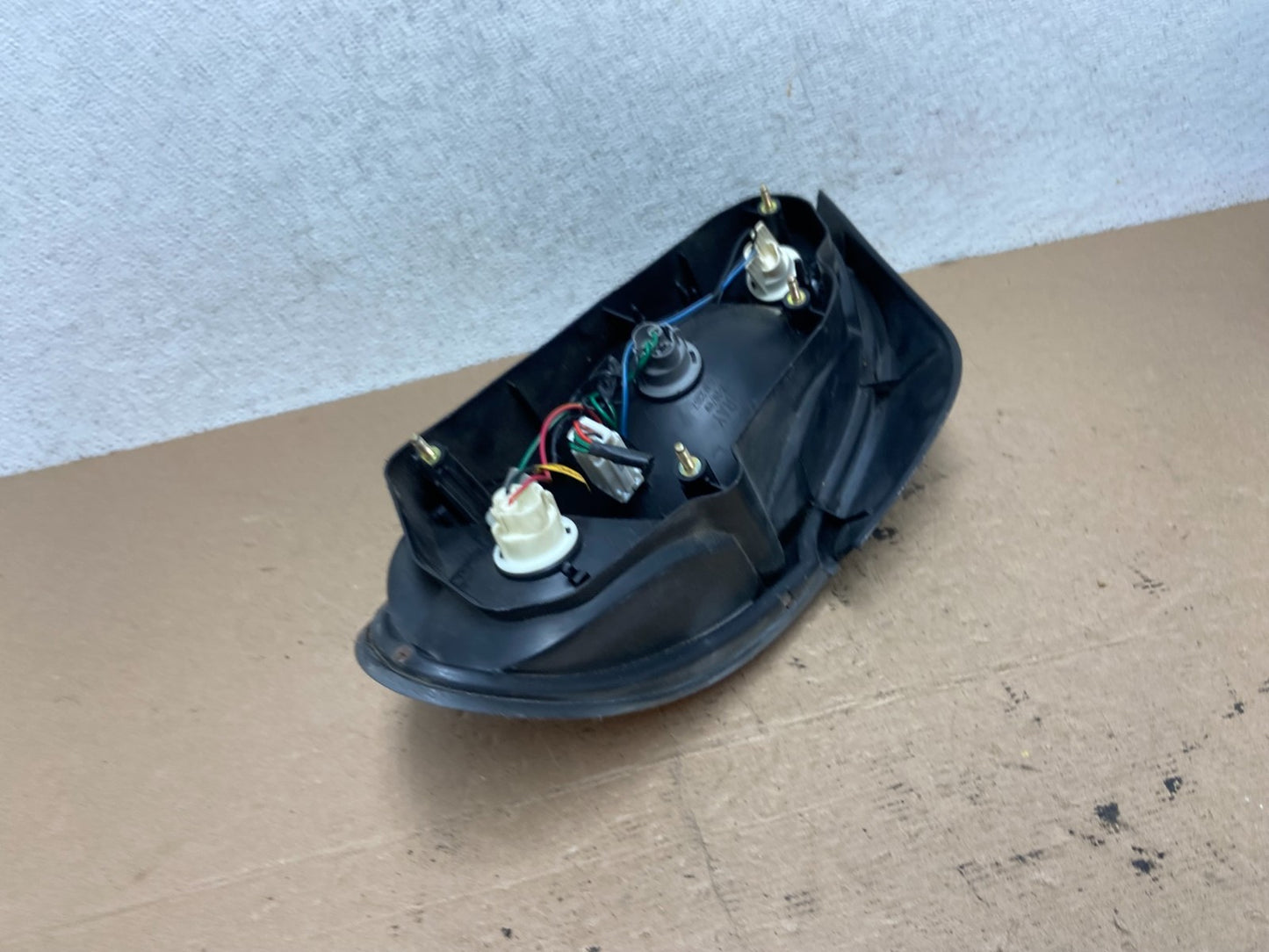 1999 2000 Hyundai Elantra Sedan Left Driver LH Tail Light AF4740 DW4