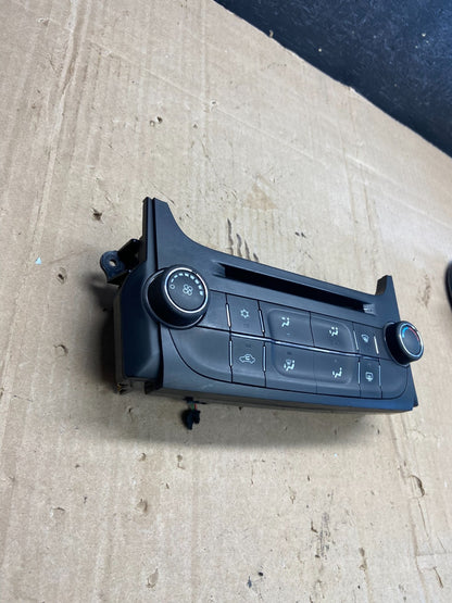 2013 to 2015 Chevrolet Malibu AC Heat Temperature Climate Control AD7197 DG2
