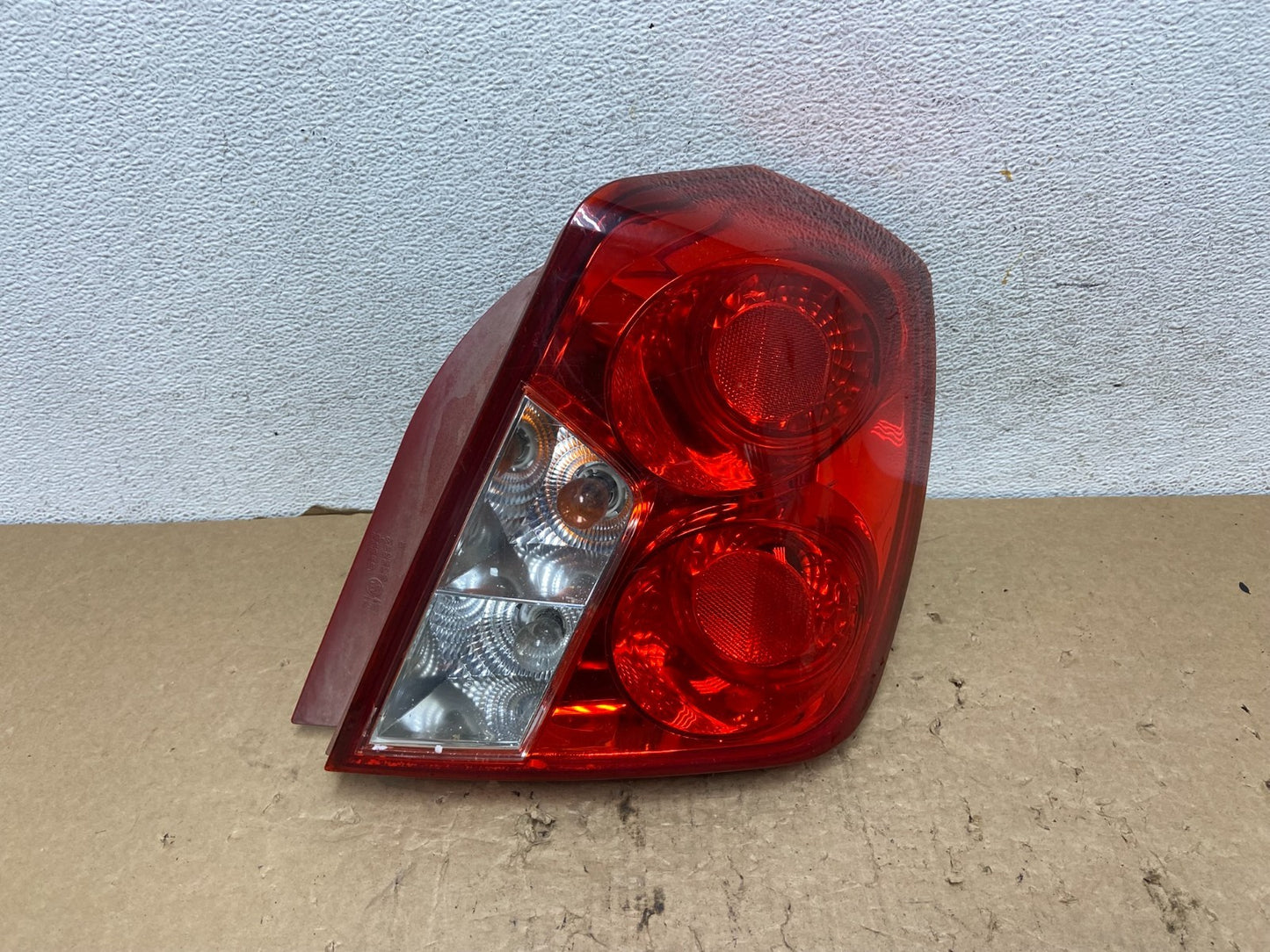 2004 to 2008 Suzuki Forenza Right Passenger RH Side Tail Light Af82590