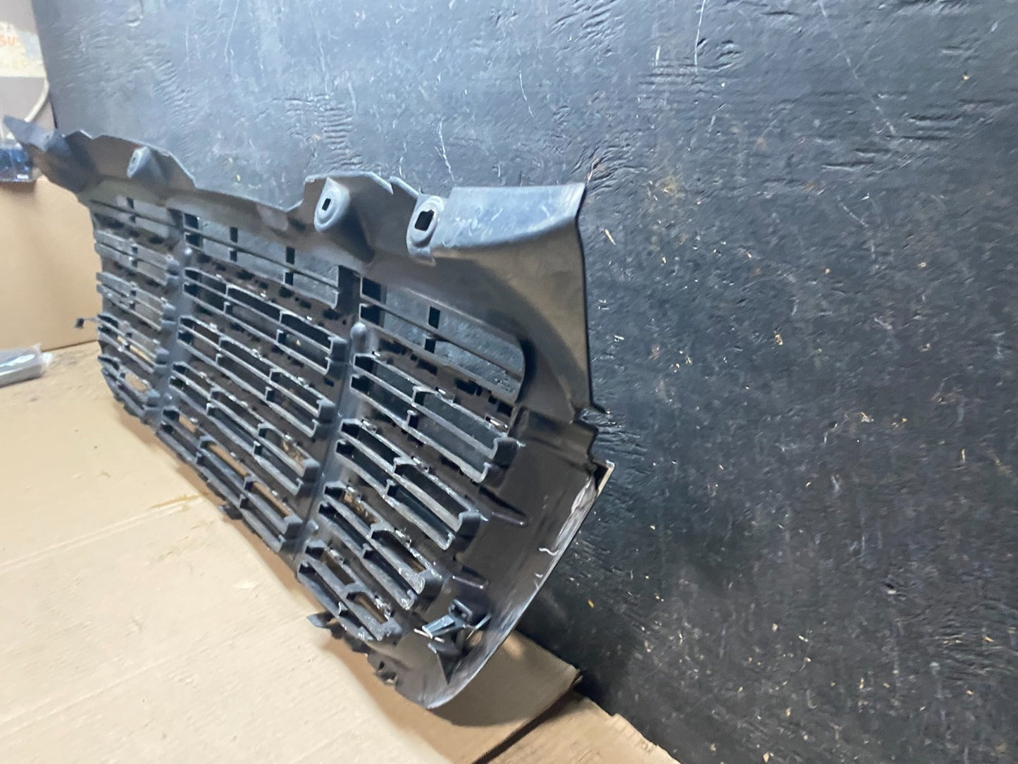 2009 to 2011 Freightliner Sprinter Front Upper Chrome Grill Grille X7587 DG4