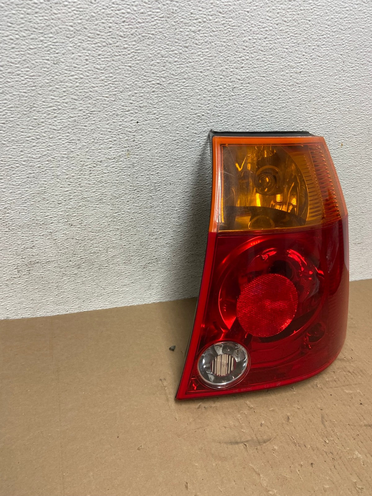 2004 to 2006 Chrysler Pacifica Right Passenger Rh Side Tail Light AD7709 LK2