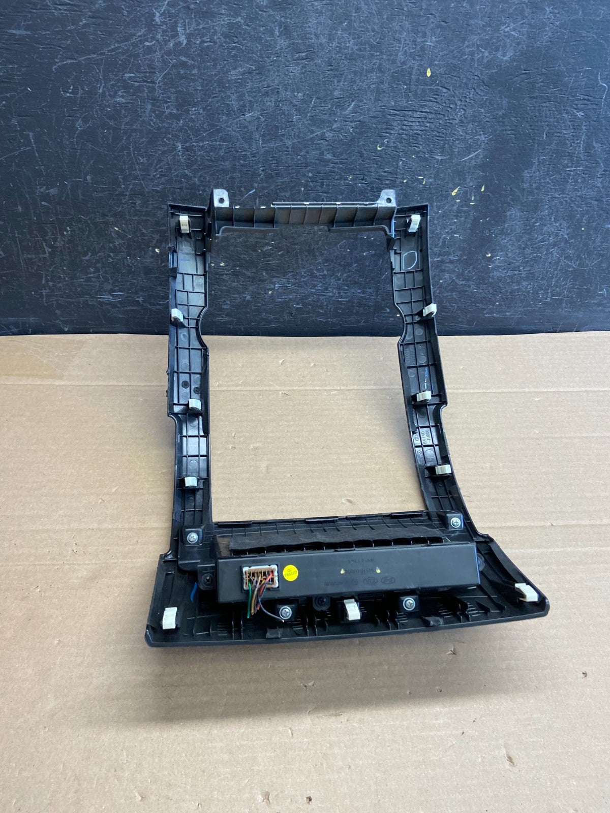 2011 to 2013 Kia Sorento Center Radio Climate Control Clock Trim AG5074 DG3