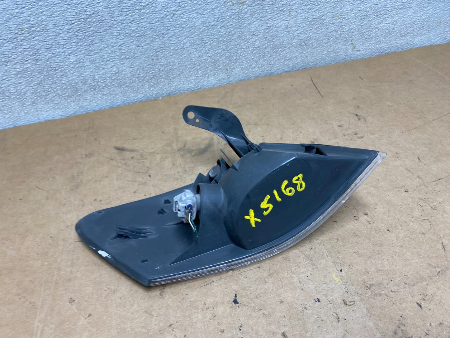 1997 1998 1999 Toyota Camry Left Driver LH Turn Signal X5168 DW8