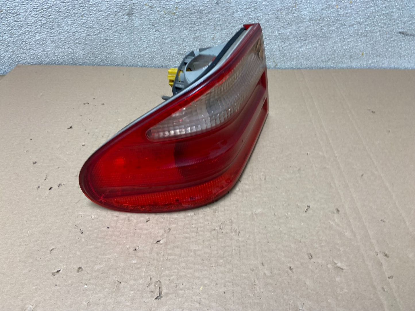 2000-2002 Mercedes-Benz E-Class E430 E320 Left Driver LH Tail Light AB2394 LK2