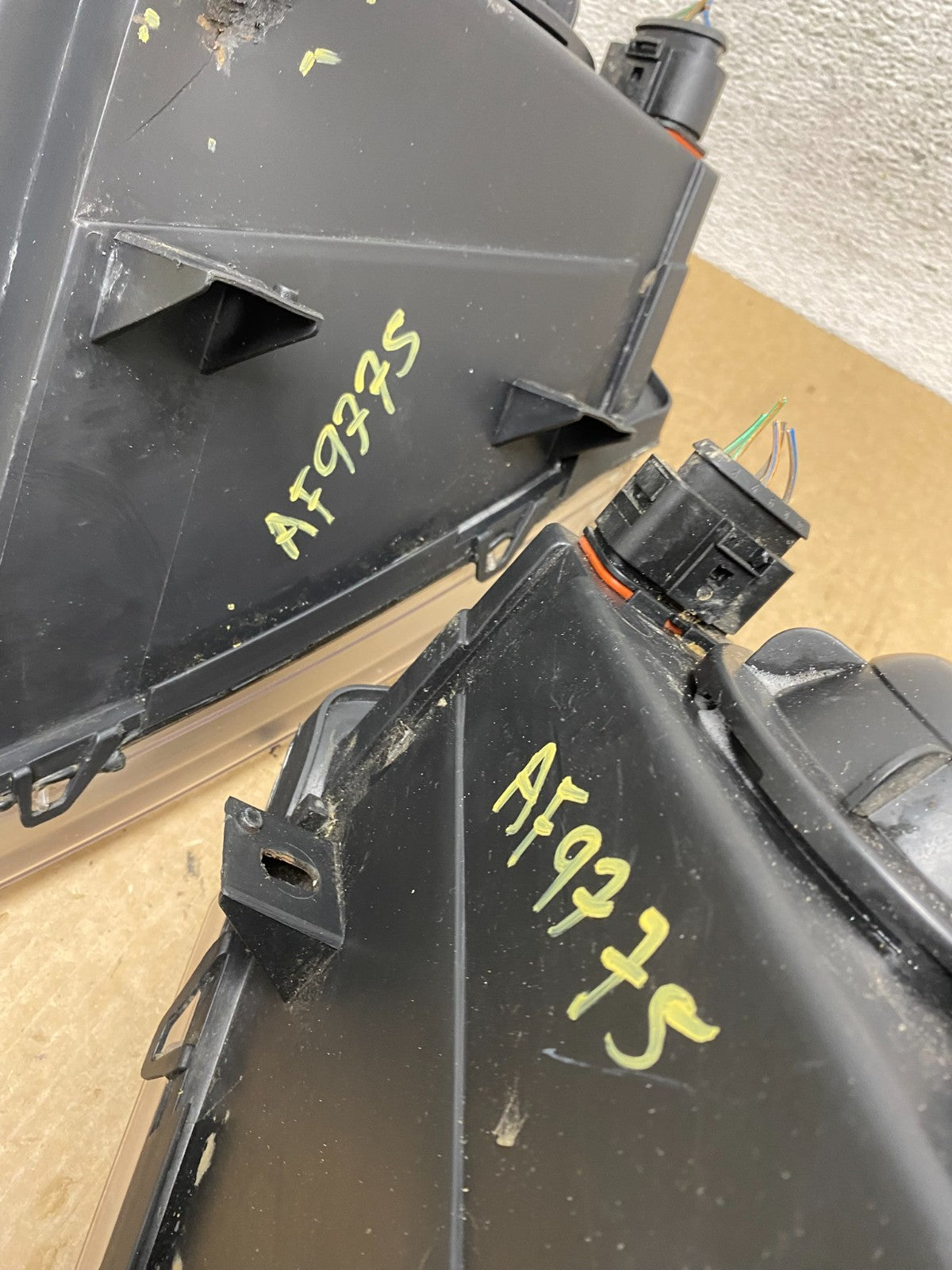 2010 to 2013 Ford Transit Connect Left+Right Side Headlights AF9775 DW10