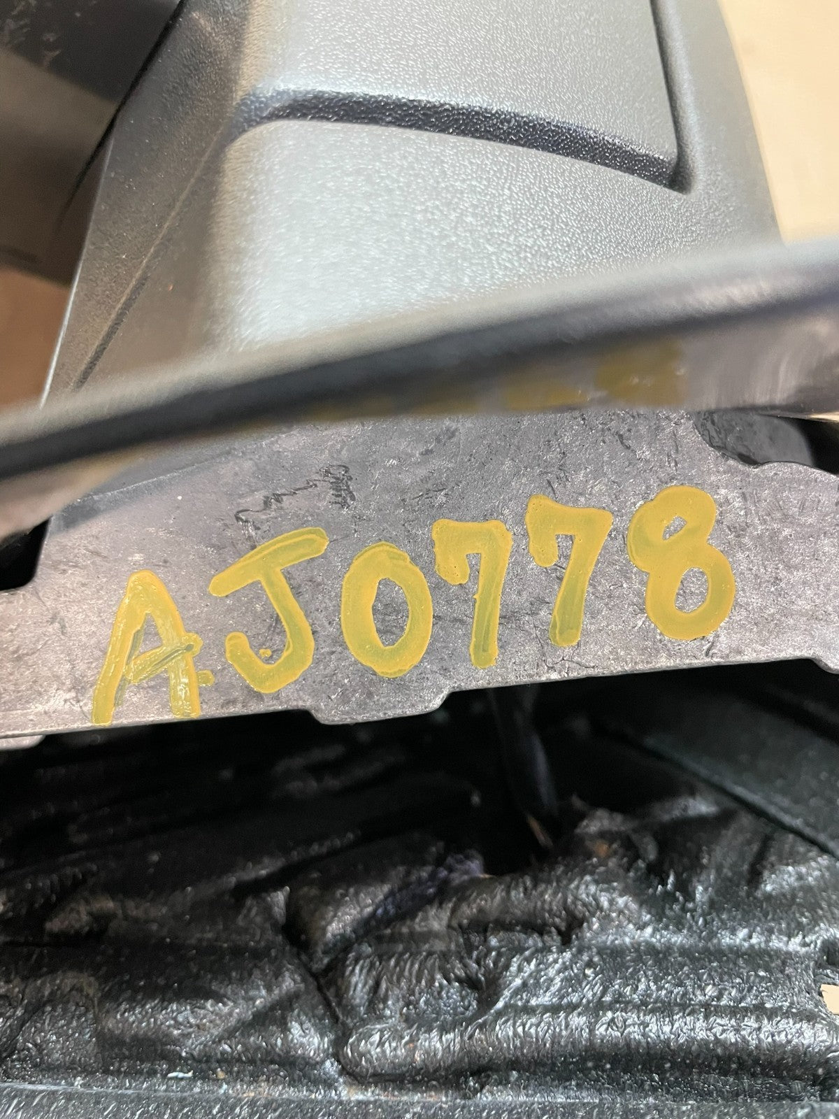 2007 to 2013 Chevrolet Tahoe Silverado Suburban Left Driver Mirror AJ0778 DG10