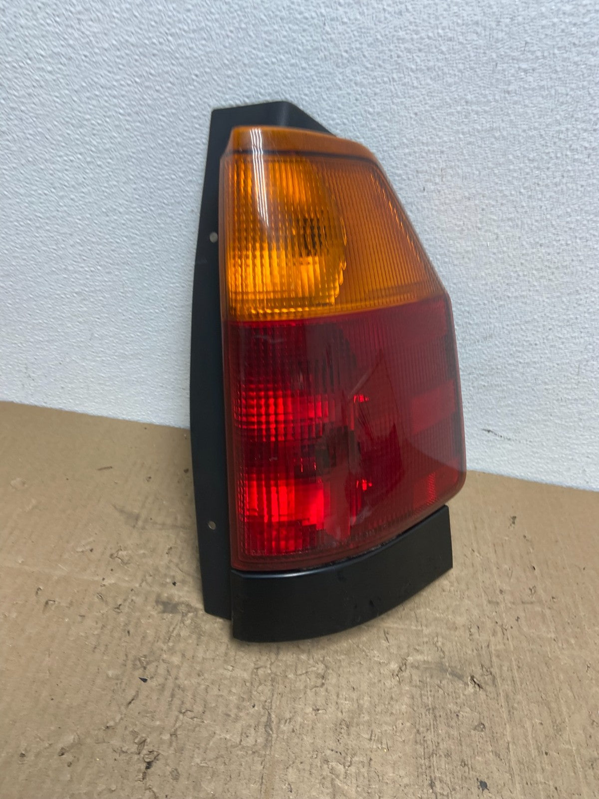2002-2009 GMC Envoy Right Passenger RH Side Tail Light Oem AB8571 DW2