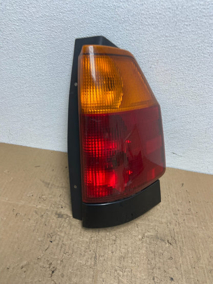 2002-2009 GMC Envoy Right Passenger RH Side Tail Light Oem AB8571 DW2