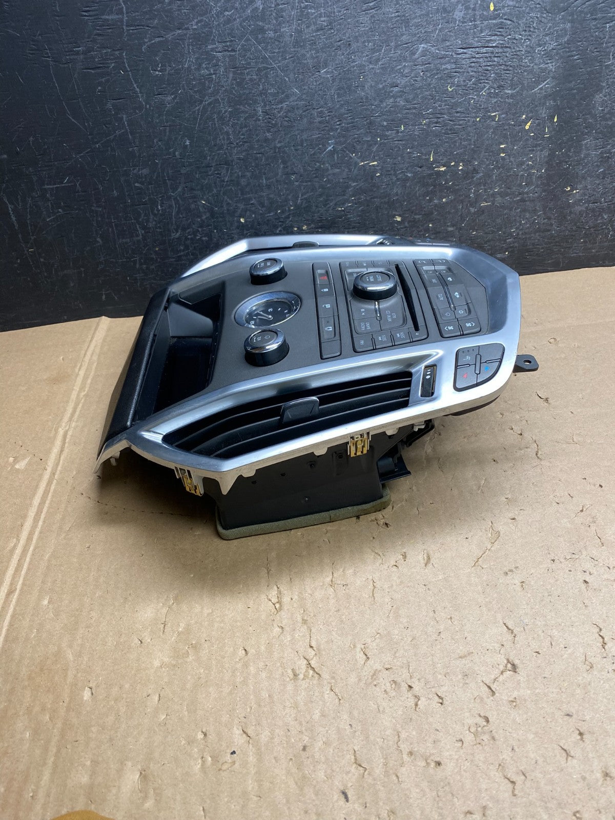 2010-2012 Cadillac SRX A/C Heater Radio Climate Control Panel Bezel OE AI6446 DW1