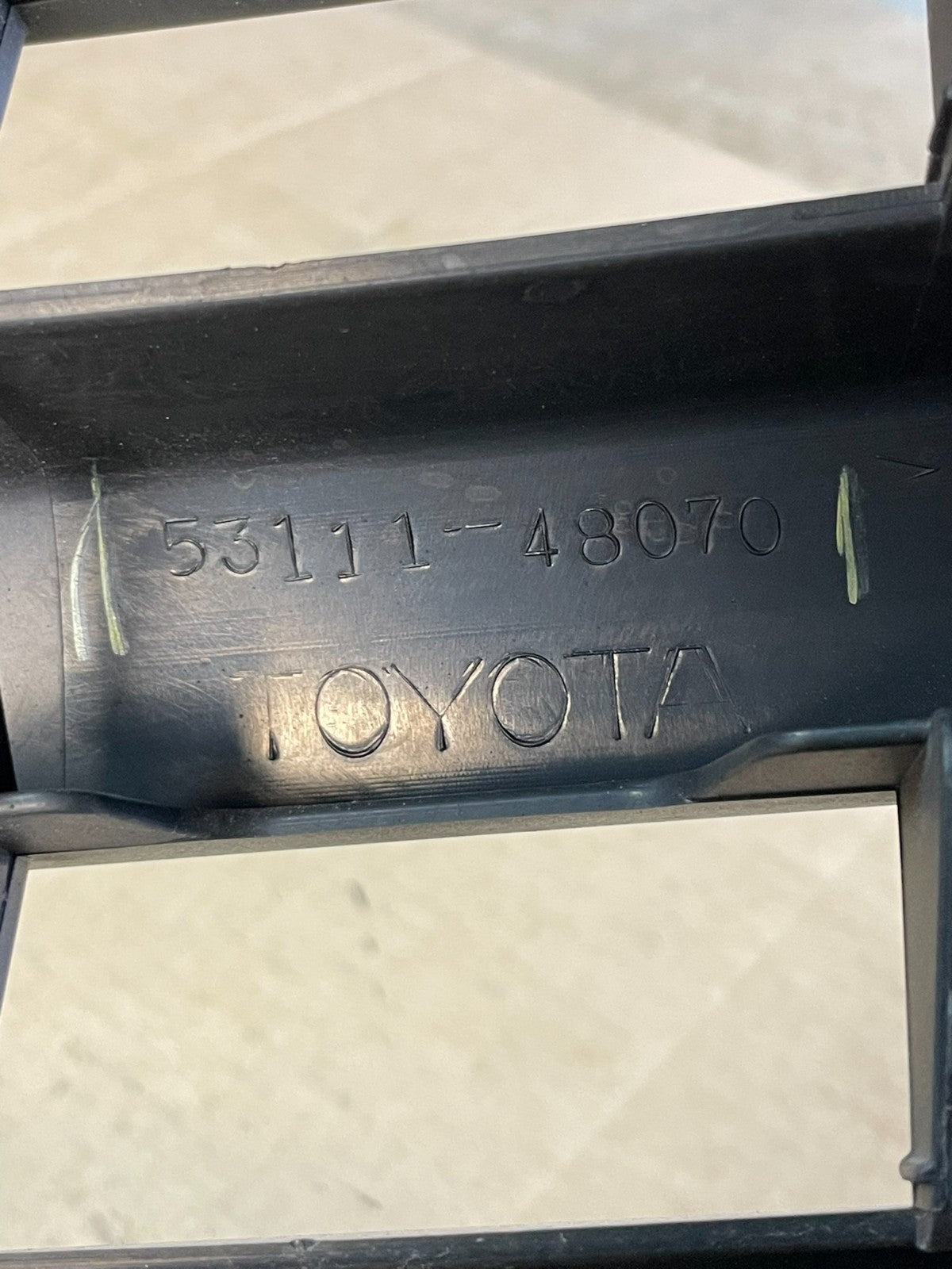 2004 to 2007 Toyota Highlander Front Upper Grille Grill With Emblem AC5014 DG8