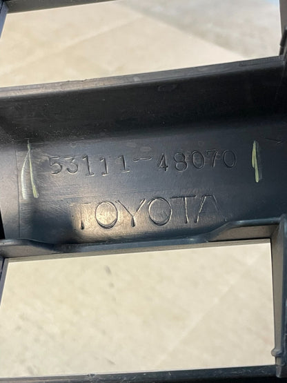 2004 to 2007 Toyota Highlander Front Upper Grille Grill With Emblem AC5014 DG8