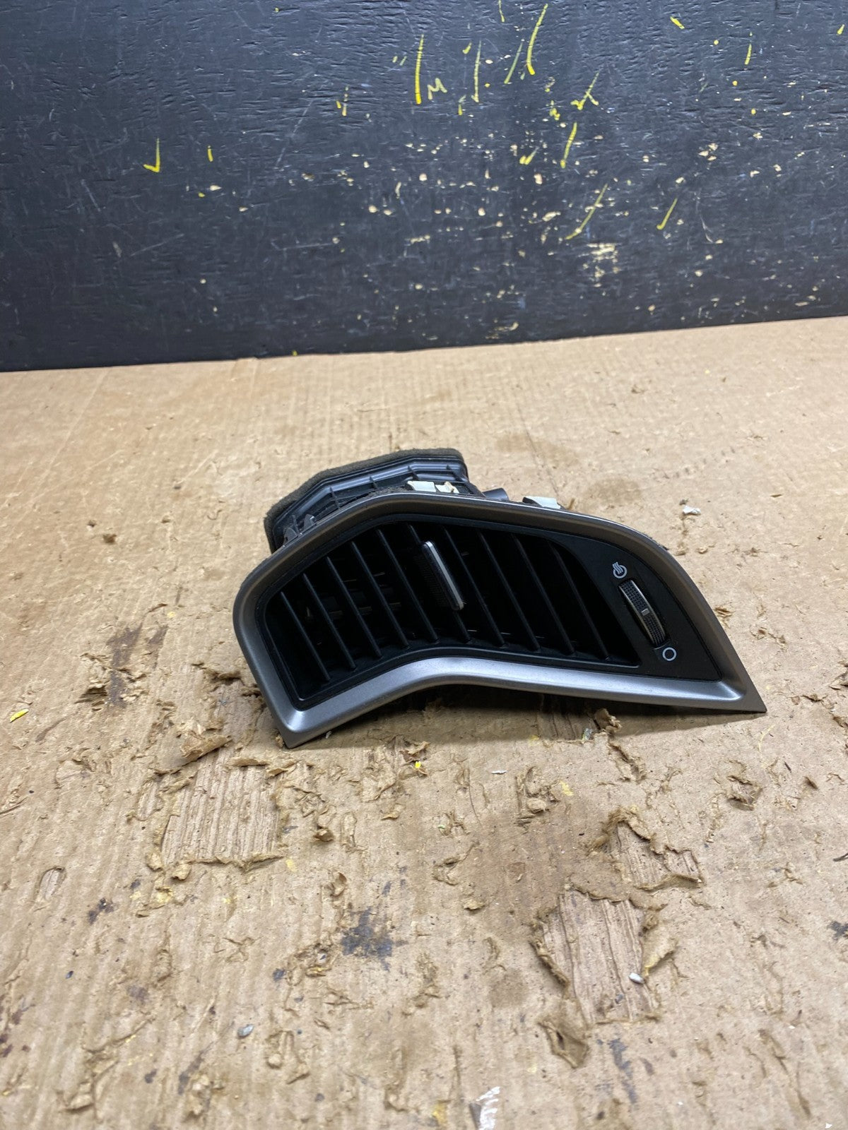 2013 to 2016 Hyundai Santa Fe Dashboard Center Right AC Air Heater Vent Z9655 DG0