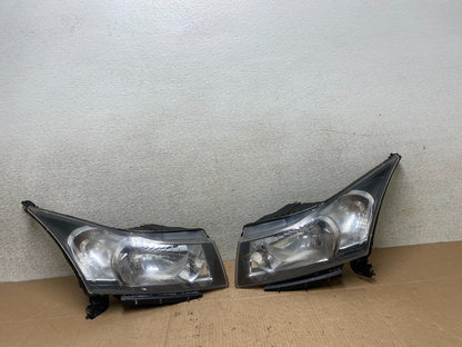 2011 to 2015 Chevrolet Cruze Halogen Left+Right Set Headlights W0839 DW0