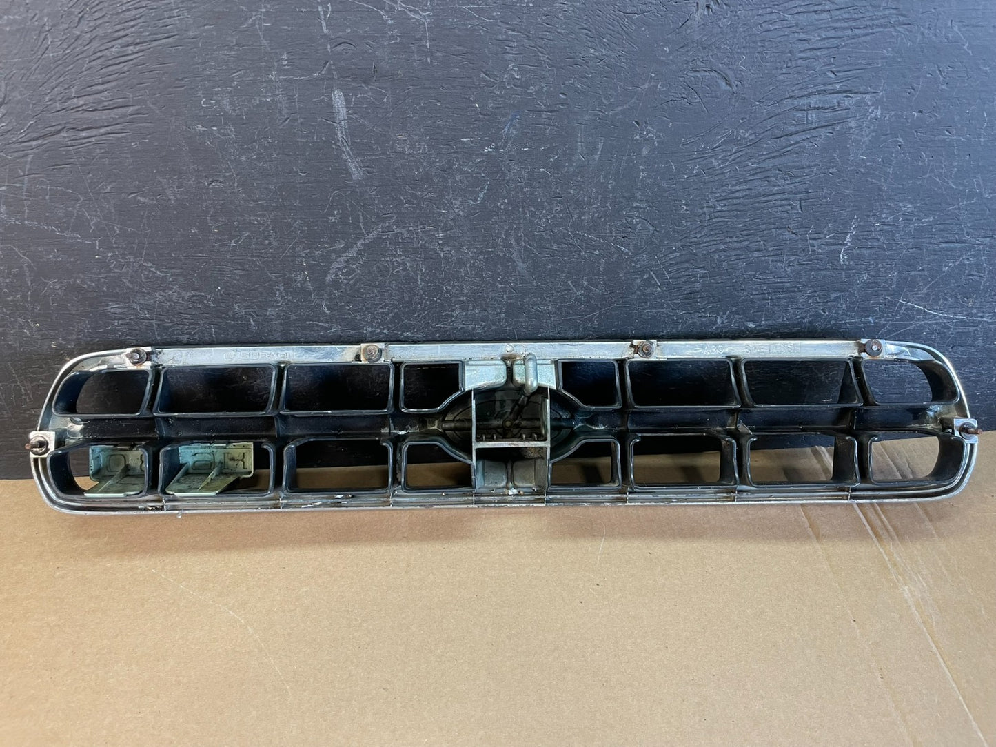 2000 to 2002 Subaru Legacy Outback Grill Grille AC9938 DG3