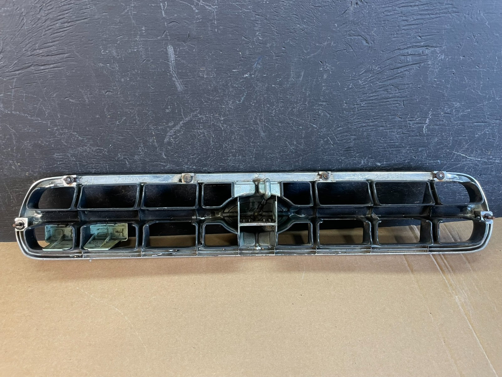2000 to 2002 Subaru Legacy Outback Grill Grille AC9938 DG3