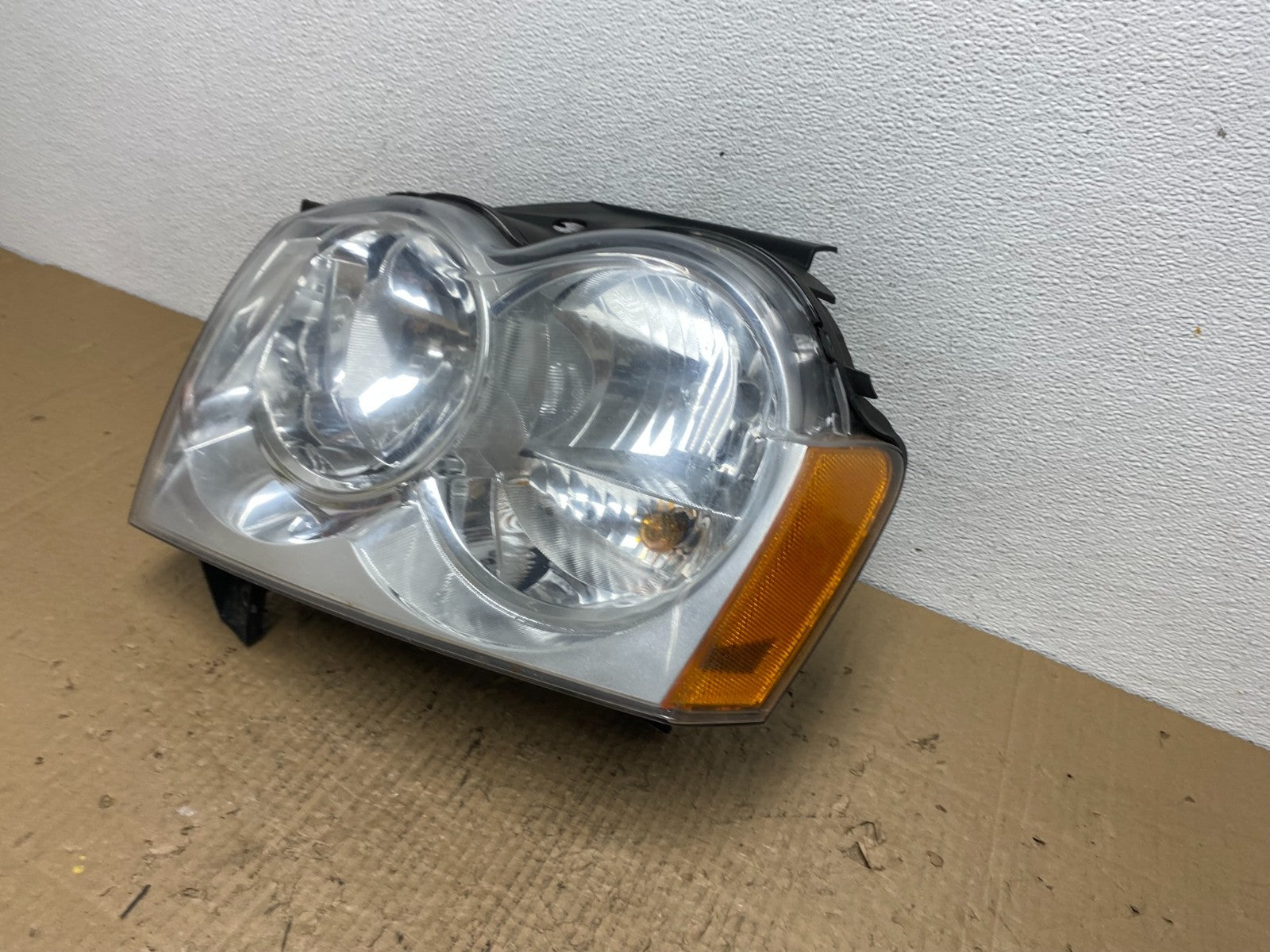 2005-2007 Jeep Grand Cherokee Left Driver LH Halogen Headlight AC4165 DW1