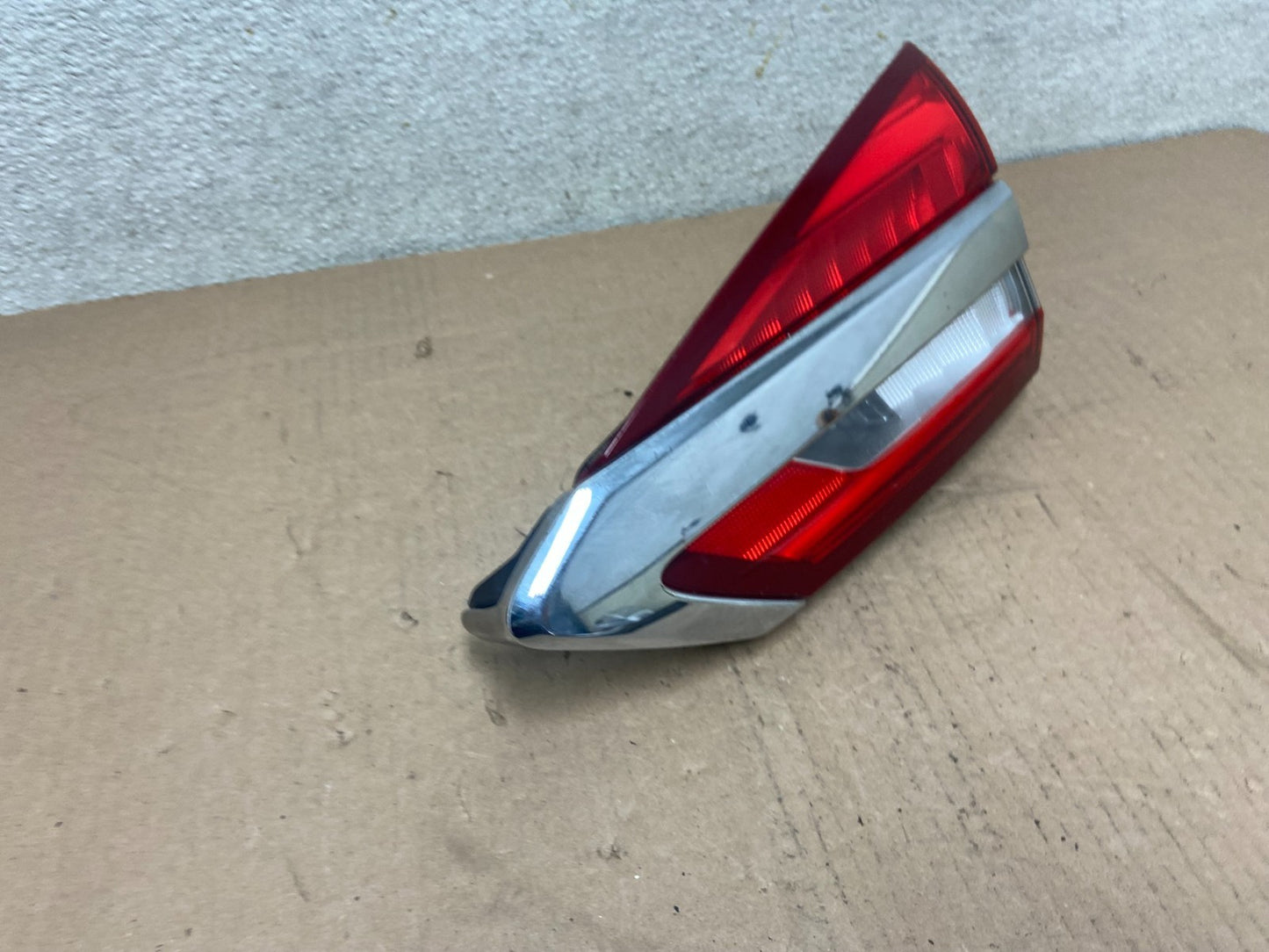 2017 - 2018 Ford Fusion Right Passenger RH Side Inner Tail Light R1572 DW1