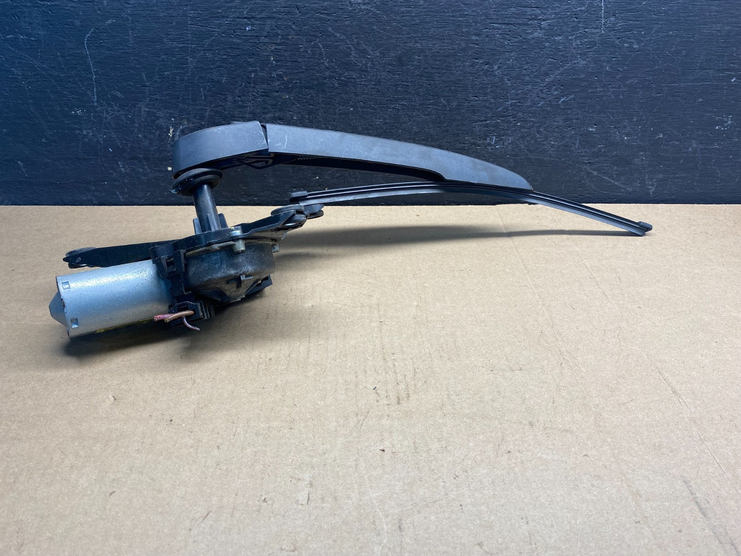 2011 to 2017 BMW X3 Rear Windshield Wiper Motor AE7387 DW1