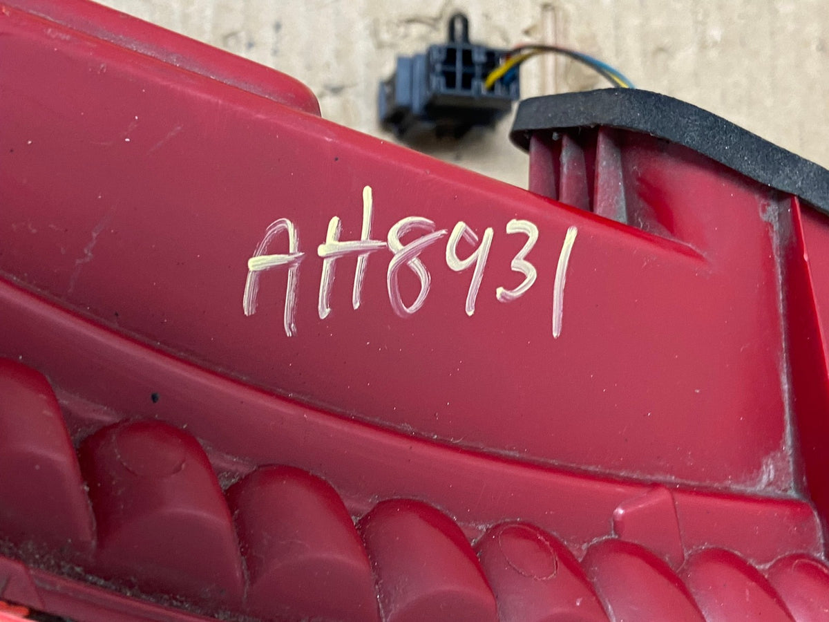 2009 to 2012 Audi Q5 Left Driver LH Side Tail light AH8931 LK8