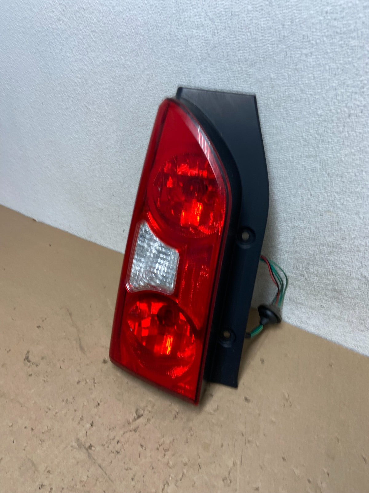 2005 to 2015 Nissan Xterra Tail light Left Driver Lh Side AG43471