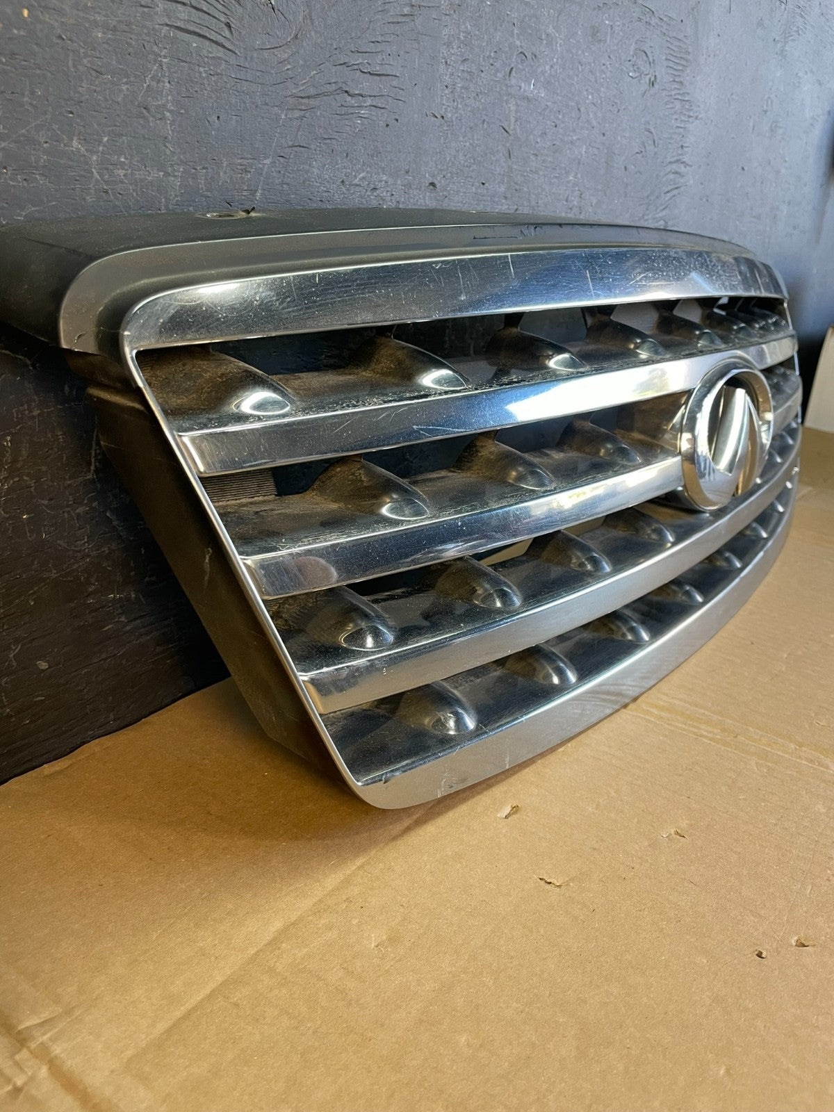 2006 2007 2008 Infiniti Fx35 Front Upper Grill Grille W/ Emblem AC5453 DG1
